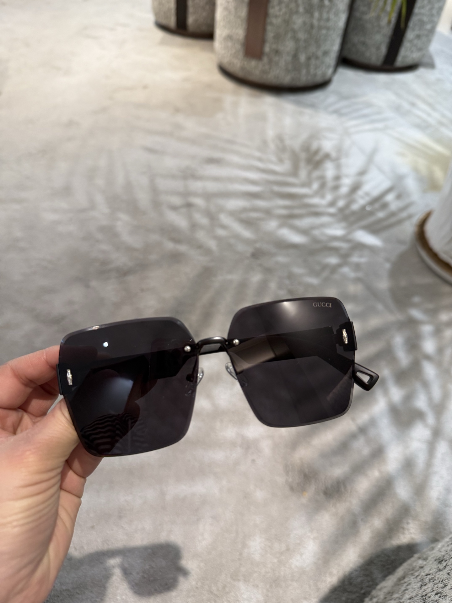 💰135💰Gucci【偏光系列】
2025新款偏光太阳镜 款式多 。
经典的方框设计，不挑脸型，无论搭配
