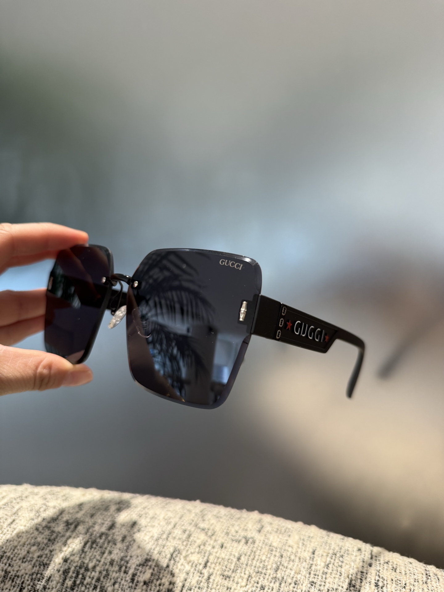 💰135💰Gucci【偏光系列】
2025新款偏光太阳镜 款式多 。
经典的方框设计，不挑脸型，无论搭配