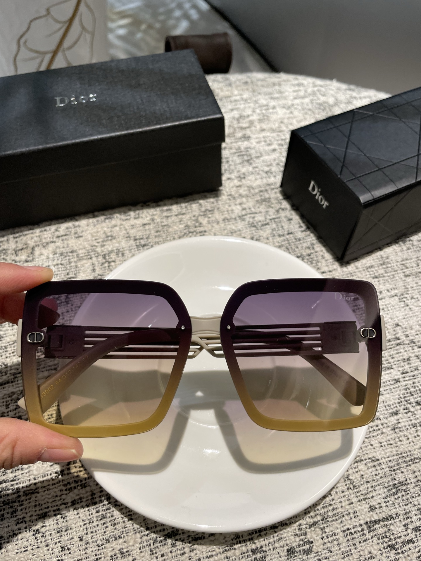 NO:248841,Dior [Polarized Series] 2025 new polarized sunglasses with many styles. Classic square frame design, not picky about face shape, it shows its temperament whether it is matched with a coat or a dress. Polarized lenses prevent ultraviolet rays with 3002 glasses sunglasses, glasses, dior, skirts19860909Dior【偏光系列】 2025新款偏光太阳镜 款式多 . 经典的方框设计,不挑脸型,无论搭配大衣还是连衣裙都非常显气质 偏光镜片预防紫外线配3002眼镜墨镜太阳镜,眼镜,dior,skirts,glasses
