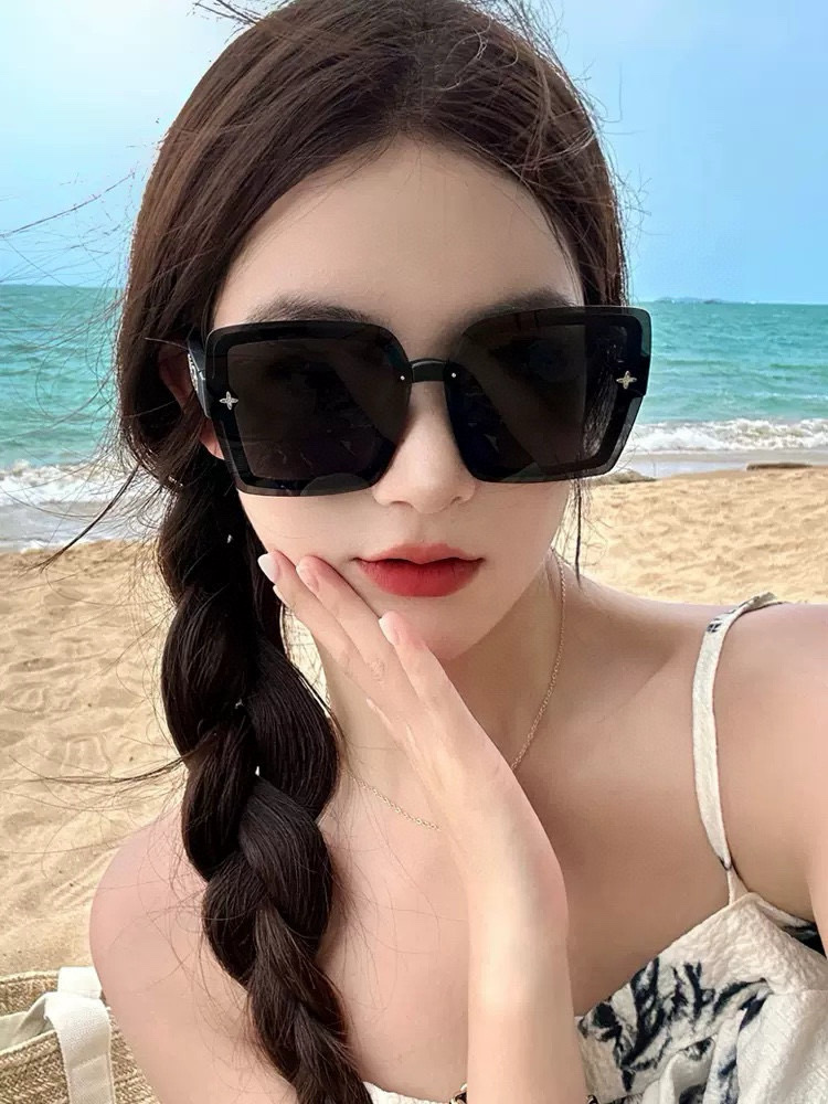 NO:249350,65 latest LV women's polarized sunglasses classic four-leaf clover elements retro style live broadcast 6101 glasses sunglasses sunglasses, glasses, louis vuitton1986090965最新款LV女士偏光墨镜 经典四叶草元素复古风 直播款6101眼镜墨镜太阳镜,眼镜,louis vuitton,glasses