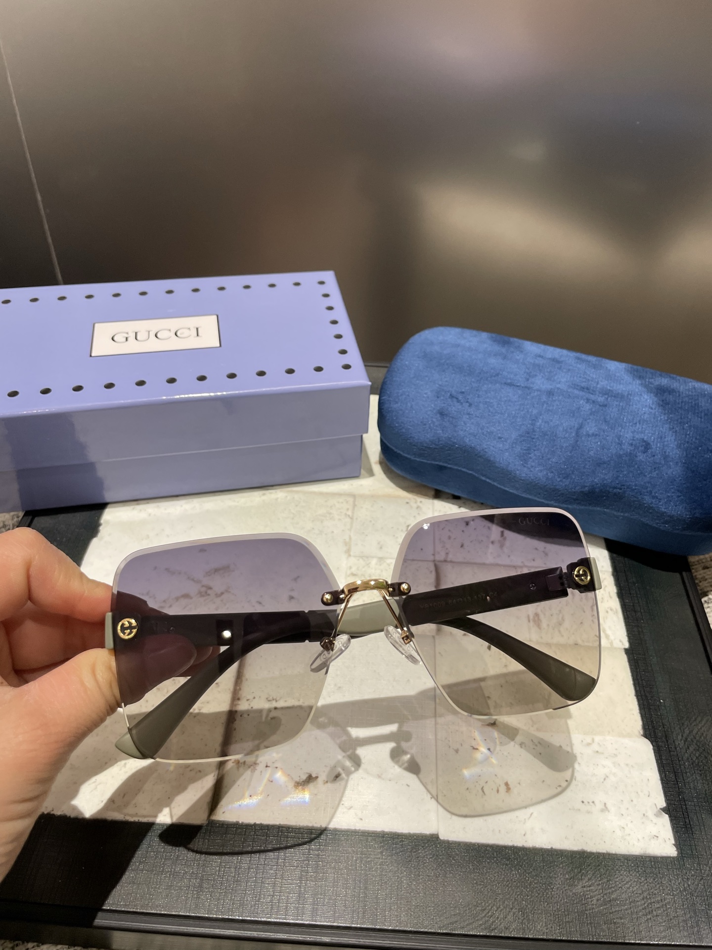 NO:247975,Gucci polarized metal women's sunglasses material Polaroid high-definition polarized lenses, craft foot wires are very atmospheric, vacuum coating, essential for summer travel. 1009 glasses sunglasses, glasses, gucci19860909Gucci偏光金属女士太阳镜 材质宝丽来高清偏光镜片,工艺脚丝非常大气,真空镀膜,夏日出行必备款.1009眼镜墨镜太阳镜,眼镜,gucci,glasses