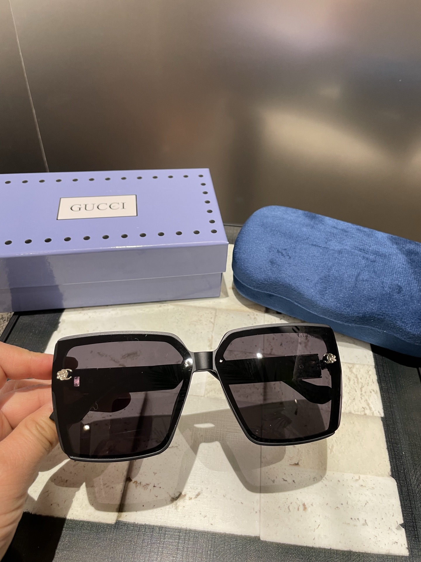 NO:254707,Gucci [Polarized Series] 2025 new polarized sunglasses with many styles. Classic square frame design, not picky about face shape, it shows its temperament whether it is matched with a coat or a dress. Polarized lenses prevent ultraviolet rays with 3005 glasses sunglasses, glasses, gucci, skirts19860909Gucci【偏光系列】 2025新款偏光太阳镜 款式多 . 经典的方框设计,不挑脸型,无论搭配大衣还是连衣裙都非常显气质 偏光镜片预防紫外线配3005眼镜墨镜太阳镜,眼镜,gucci,skirts,glasses