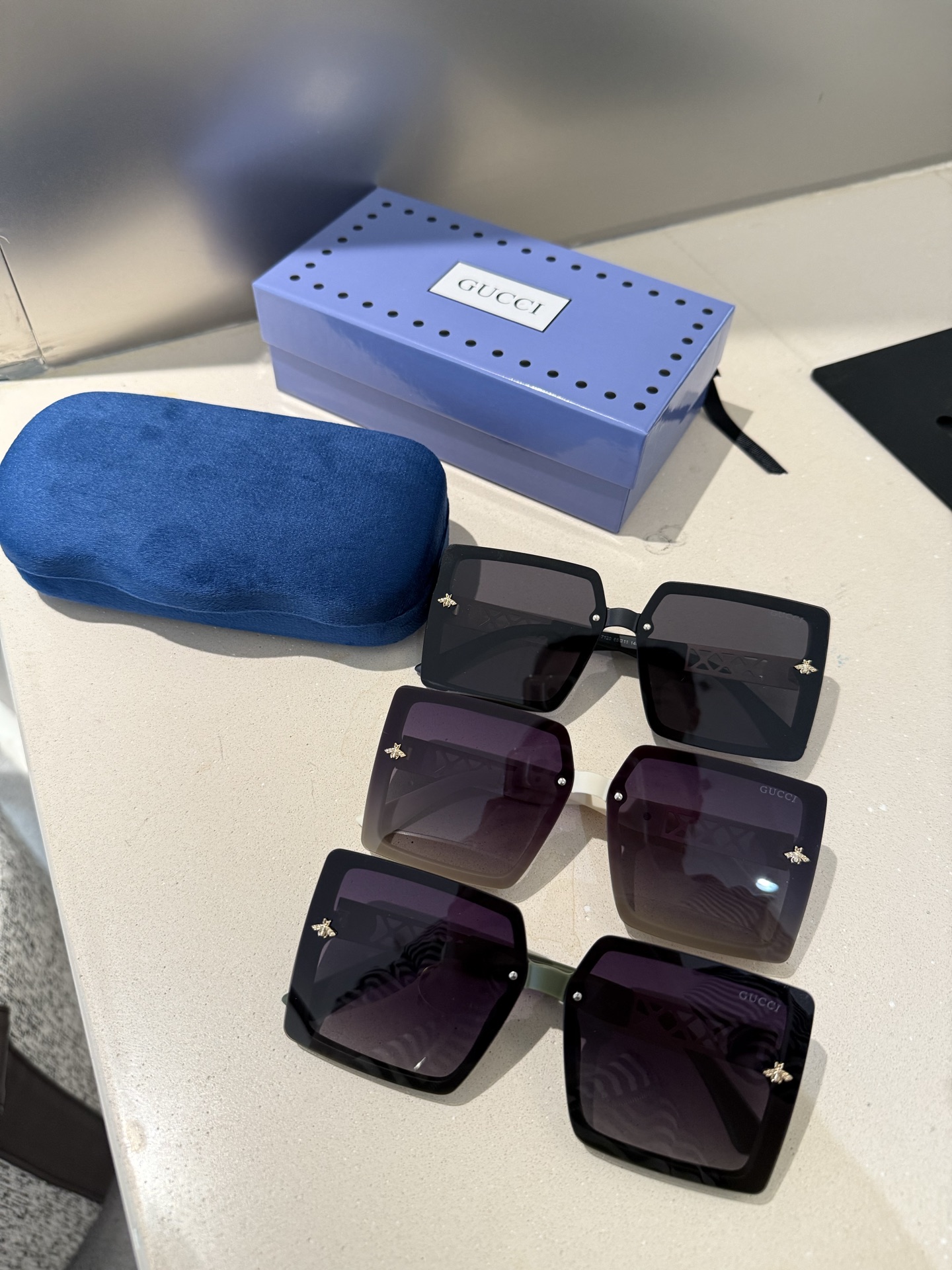 NO:247973,Gucci [Polarized Series] 2025 new polarized sunglasses with many styles. Classic square frame design, not picky about face shape, it shows its temperament whether it is matched with a coat or a dress. Polarized lenses prevent ultraviolet rays with 7120 glasses sunglasses, glasses, gucci, skirts19860909Gucci【偏光系列】 2025新款偏光太阳镜 款式多 . 经典的方框设计,不挑脸型,无论搭配大衣还是连衣裙都非常显气质 偏光镜片预防紫外线配7120眼镜墨镜太阳镜,眼镜,gucci,skirts,glasses