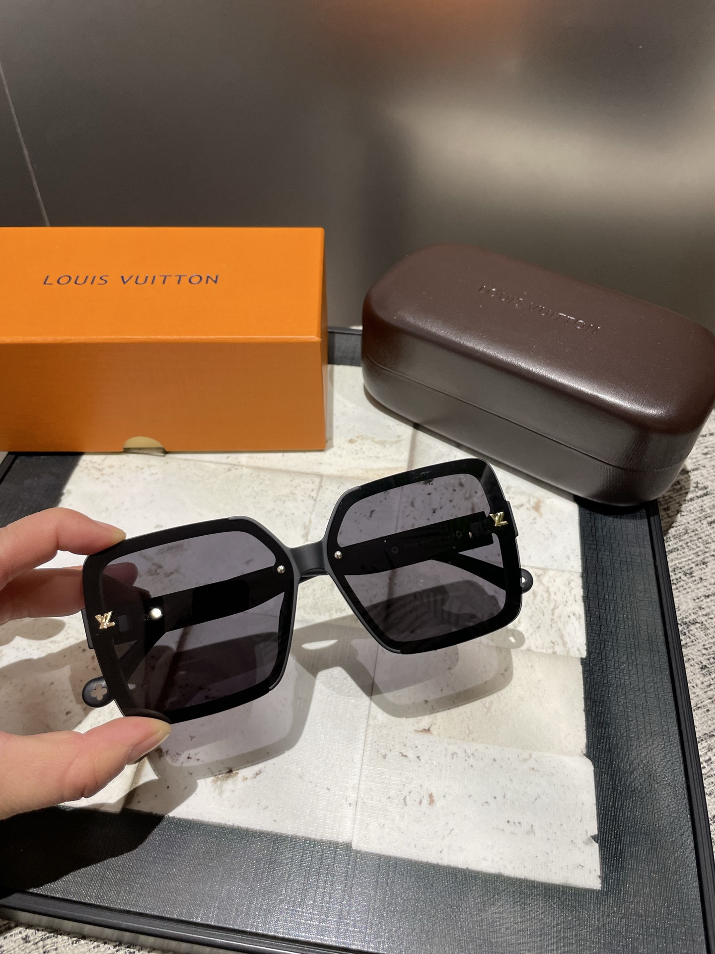 NO:251007,LV women's polarized sunglasses classic four-leaf clover elements retro style live broadcast 7105 glasses sunglasses sunglasses, glasses, louis vuitton19860909LV女士偏光墨镜 经典四叶草元素复古风 直播款7105眼镜墨镜太阳镜,眼镜,louis vuitton,glasses