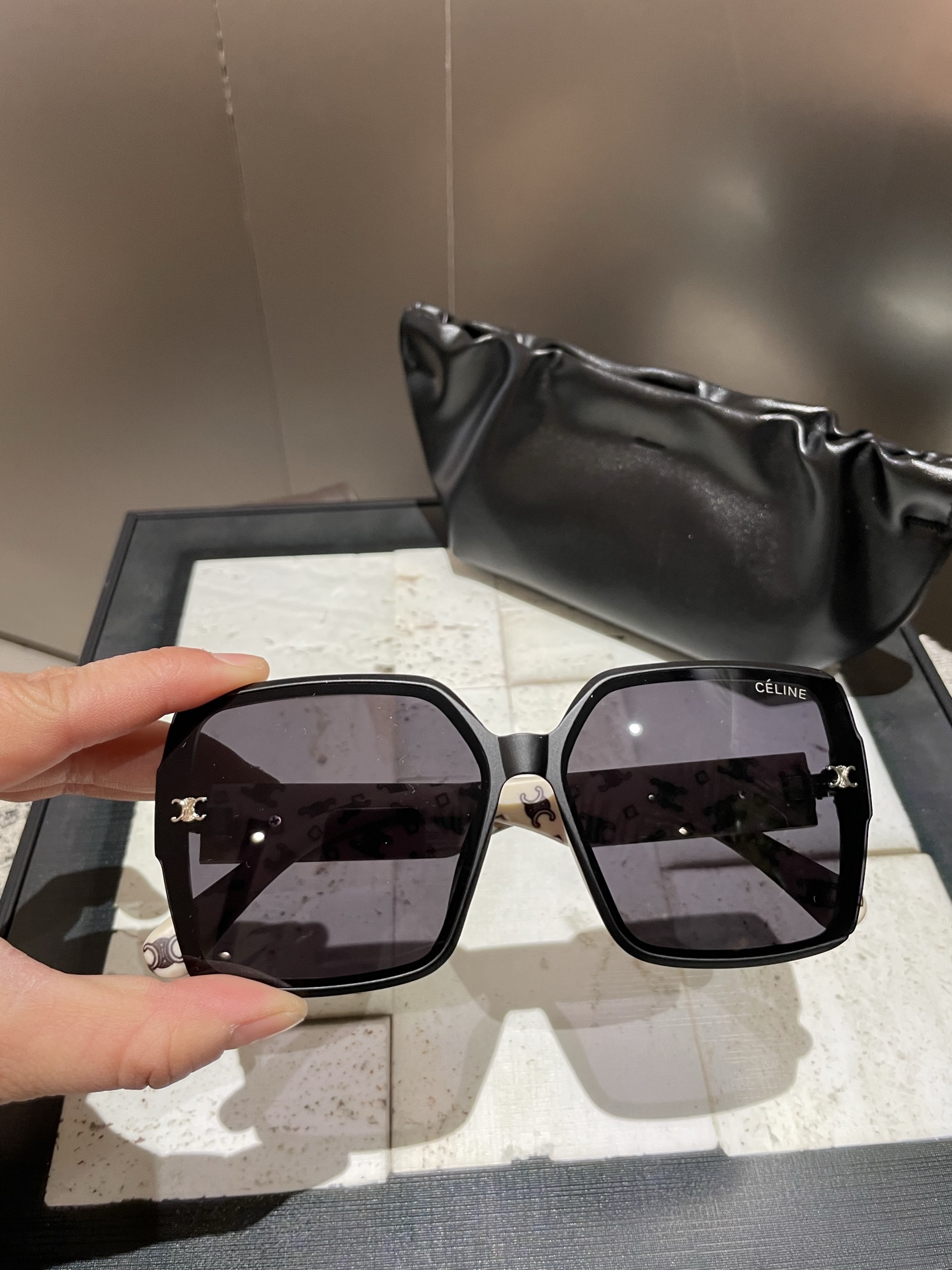 NO:251057,Salin [TR polarized series] 2025 new polarized sunglasses with many styles. Classic square frame design, not picky about face shape, it shows its temperament whether it is matched with a coat or a dress. Polarized lenses prevent ultraviolet rays with 3019 glasses sunglasses, glasses, skirts19860909塞林【TR偏光系列】 2025新款偏光太阳镜 款式多 . 经典的方框设计,不挑脸型,无论搭配大衣还是连衣裙都非常显气质 偏光镜片预防紫外线配3019眼镜墨镜太阳镜,眼镜,skirts,glasses