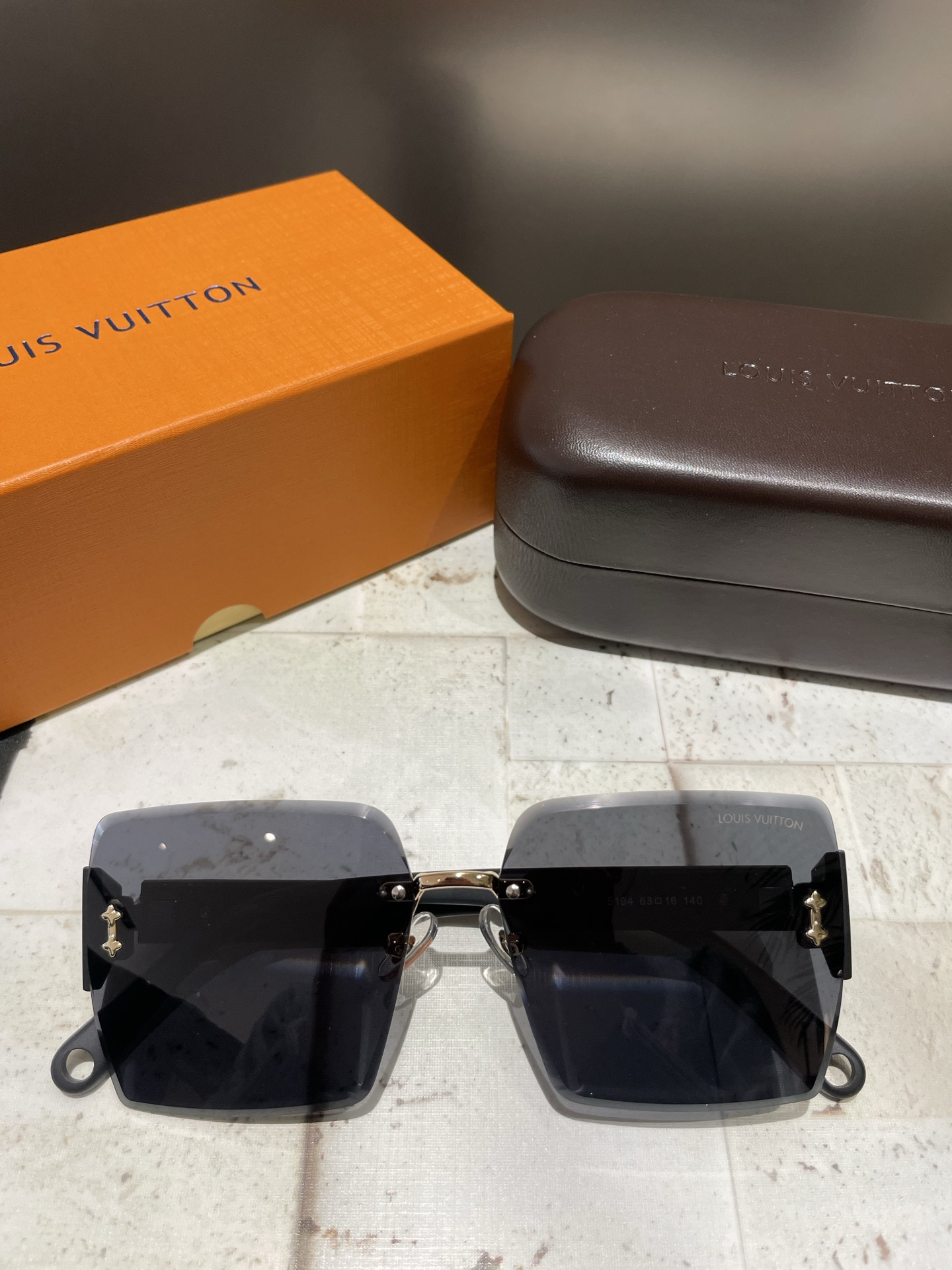 NO:246210,LV women's polarized sunglasses, classic four-leaf clover elements retro style, live broadcast 5194 glasses, sunglasses, glasses, louis vuitton19860909LV女士偏光墨镜 经典四叶草元素复古风 直播款5194眼镜墨镜太阳镜,眼镜,louis vuitton,glasses