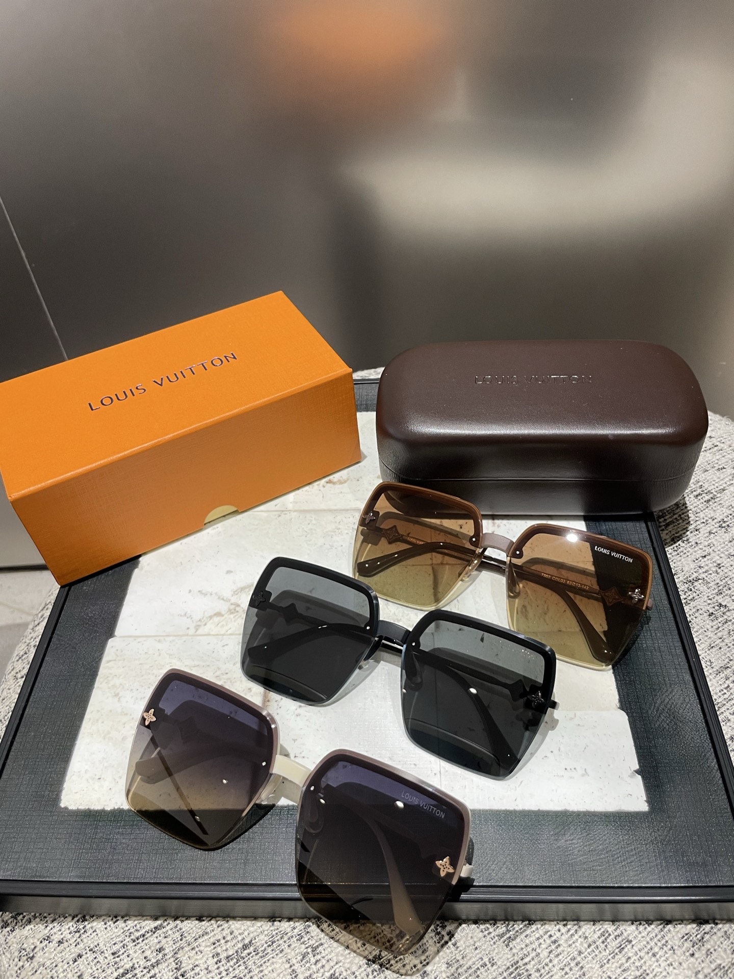 P高清Lv尼龙偏光太阳镜🕶️
2025新款！新款出货！新款出货！
型号：7502
描述：女士高清加厚偏光