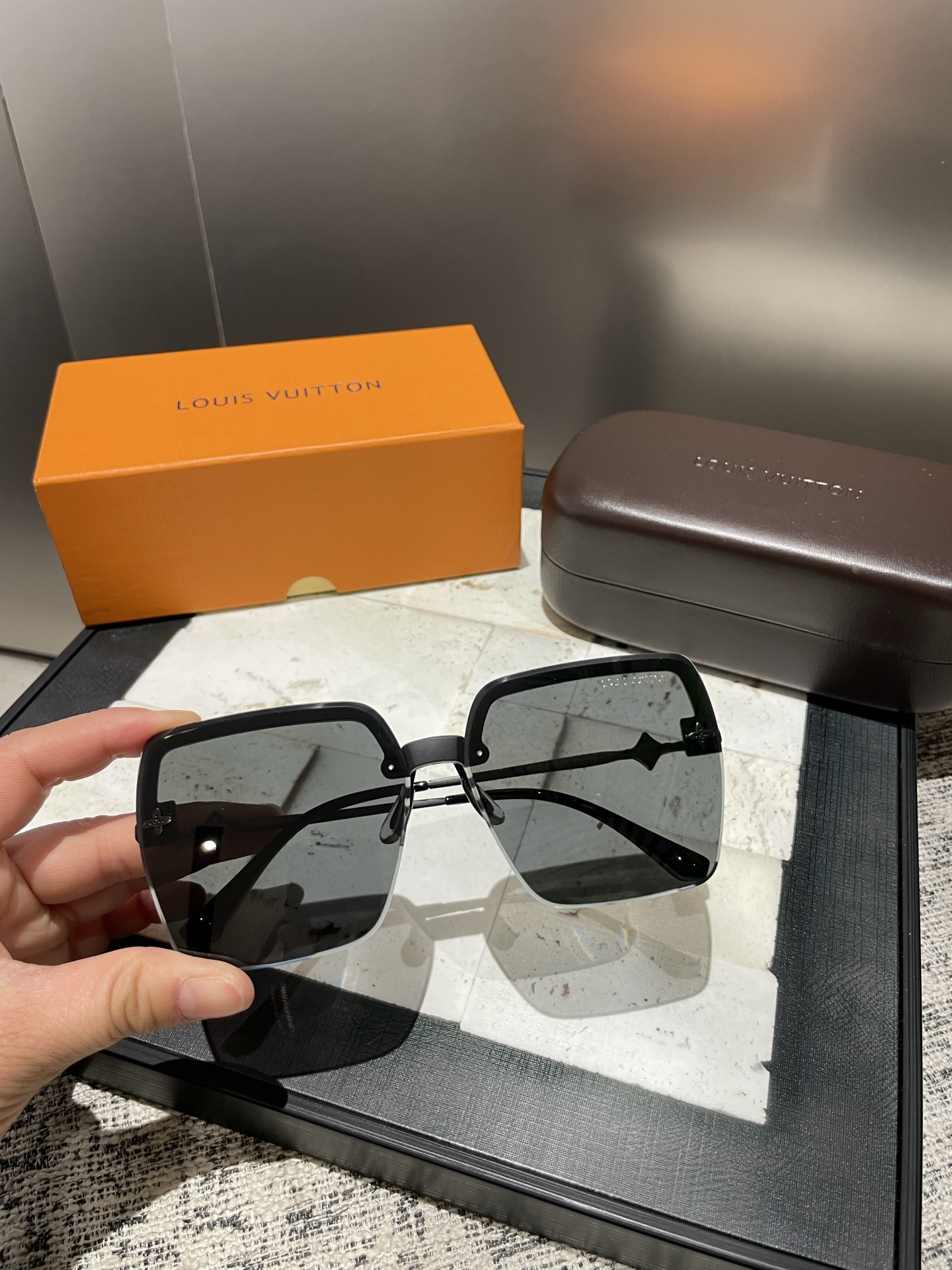 P高清Lv尼龙偏光太阳镜🕶️
2025新款！新款出货！新款出货！
型号：7502
描述：女士高清加厚偏光