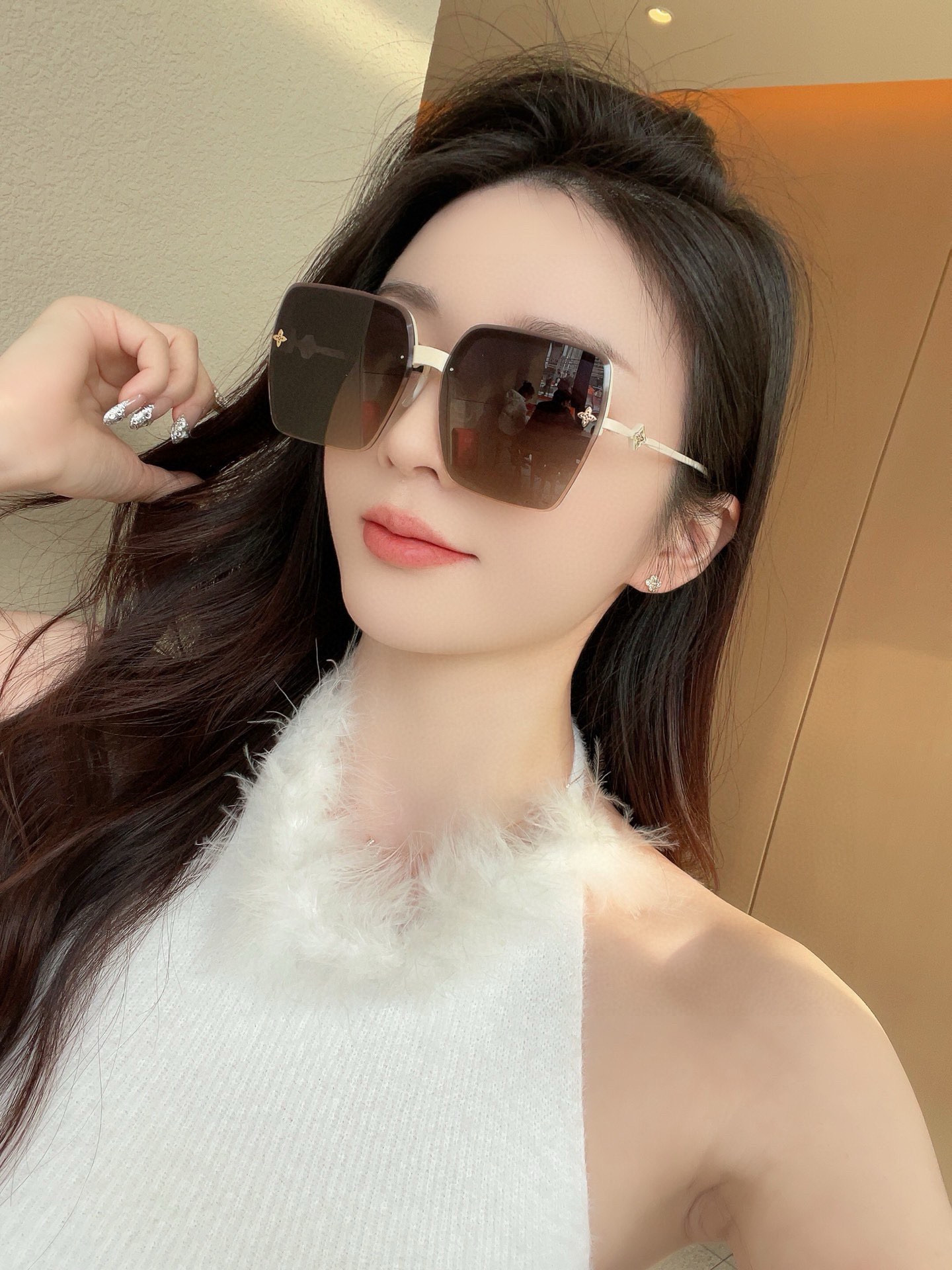 P高清Lv尼龙偏光太阳镜🕶️
2025新款！新款出货！新款出货！
型号：7502
描述：女士高清加厚偏光