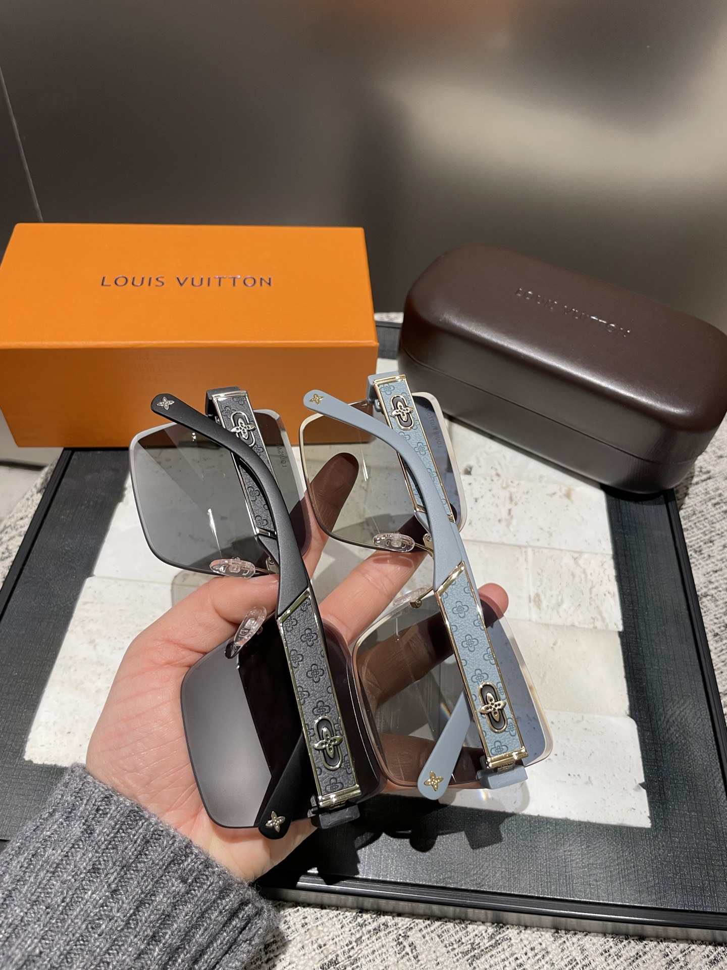 L家新款，墨镜🕶️材质：宝丽来偏光太阳镜 颜色：2色选择：型号：7003🎉🎉🎉🎉超美的哦！