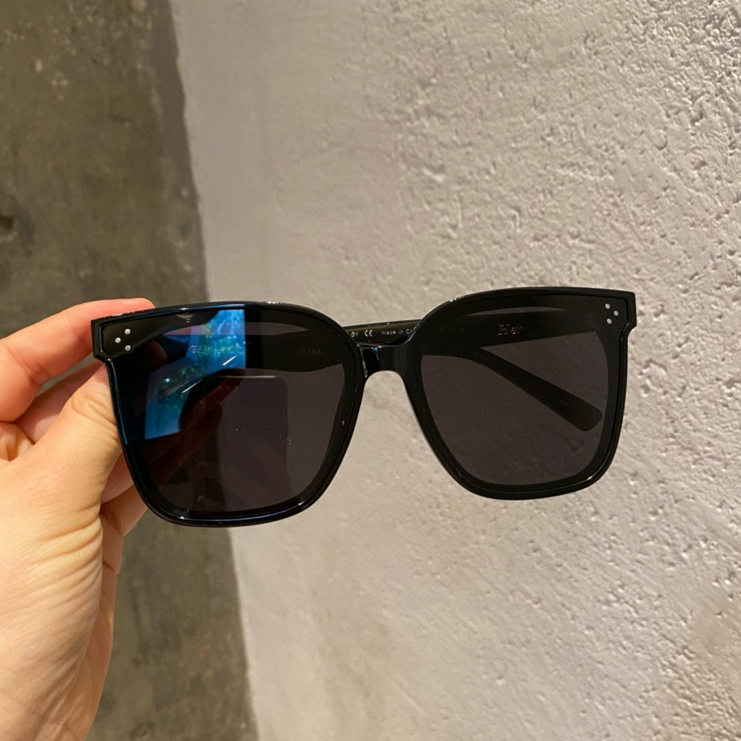 PGM frida
许佳琪华晨宇等网红同款尼龙偏光墨镜🕶️仿版材配置 镜片带蔡司标+内镀绿膜 超高性价比