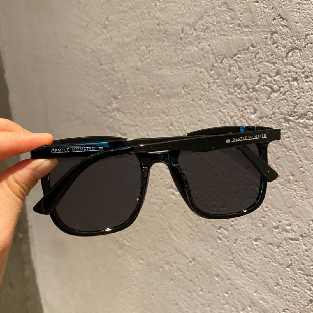 PGM frida
许佳琪华晨宇等网红同款尼龙偏光墨镜🕶️仿版材配置 镜片带蔡司标+内镀绿膜 超高性价比