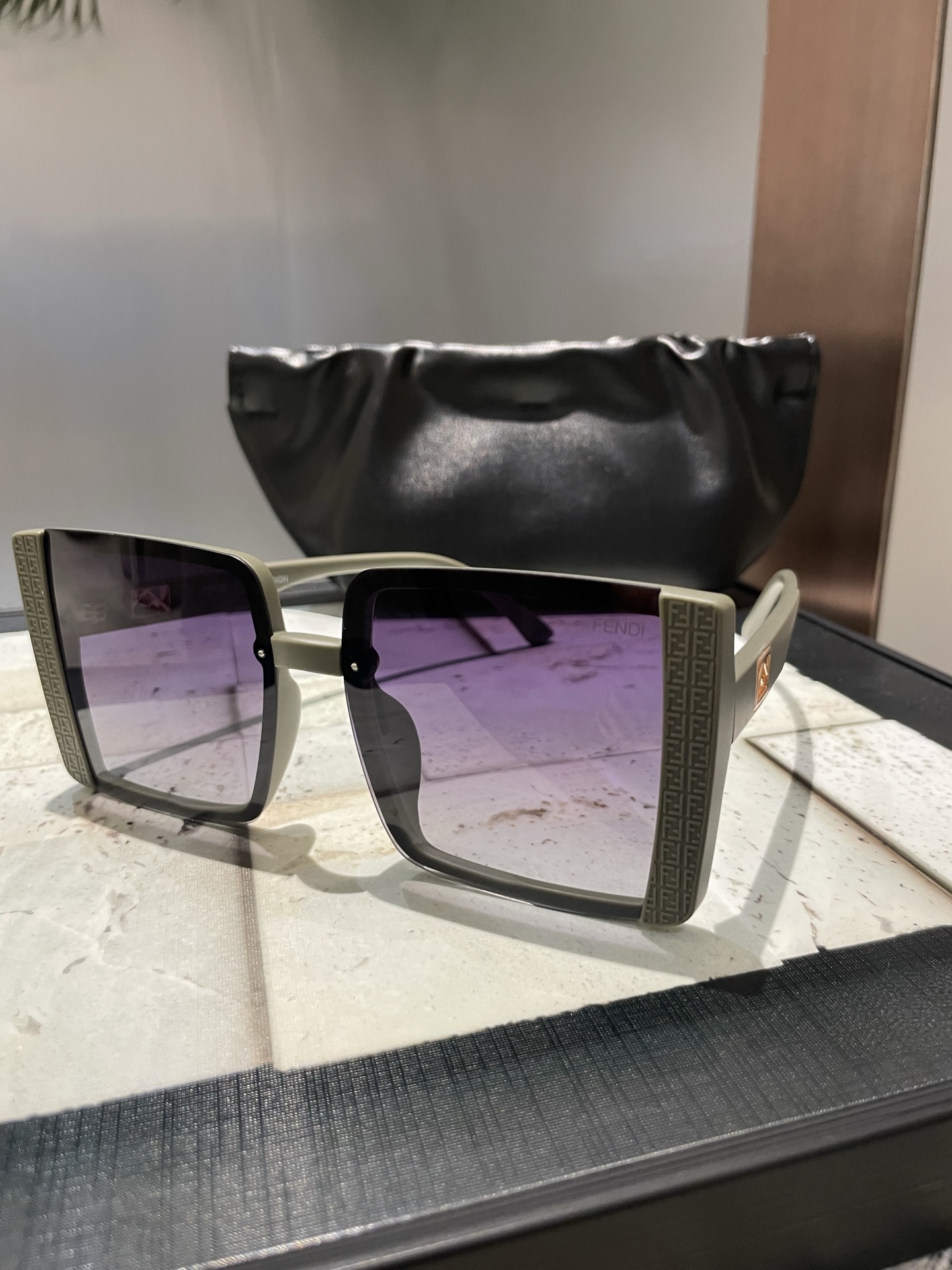 P芬迪女士墨镜🕶️高清偏光镜片🎉时尚修脸 大牌范 时尚风 必备单品（2502）