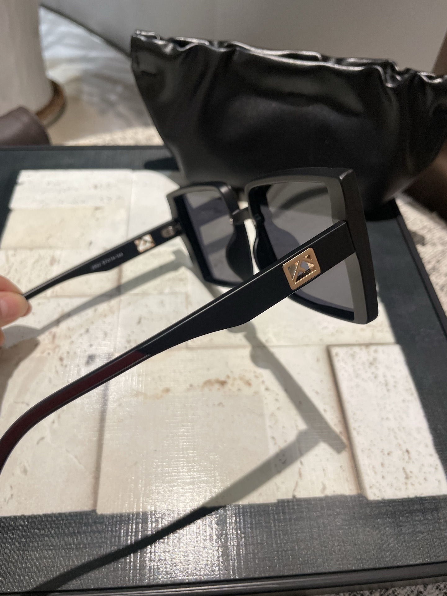 P芬迪女士墨镜🕶️高清偏光镜片🎉时尚修脸 大牌范 时尚风 必备单品（2502）