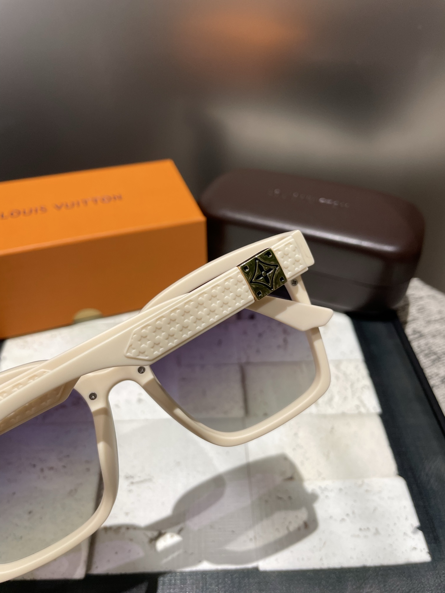PL家女士偏光墨镜🕶️ 经典四叶草元素🎉复古风  超大爱，展示时尚大牌风范👓5176

