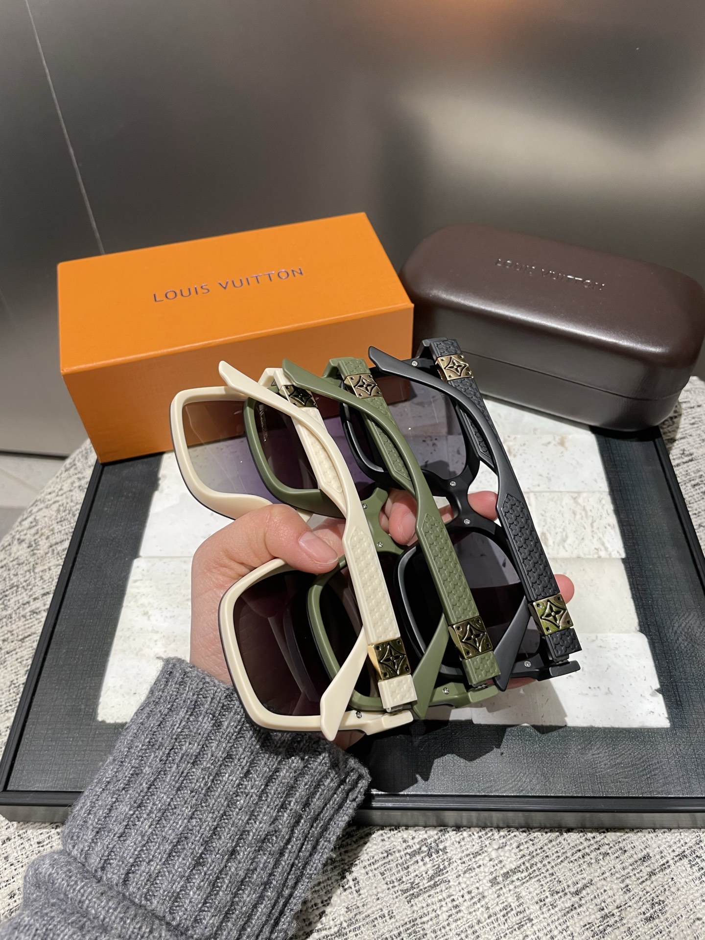 PL家女士偏光墨镜🕶️ 经典四叶草元素🎉复古风  超大爱，展示时尚大牌风范👓5176
