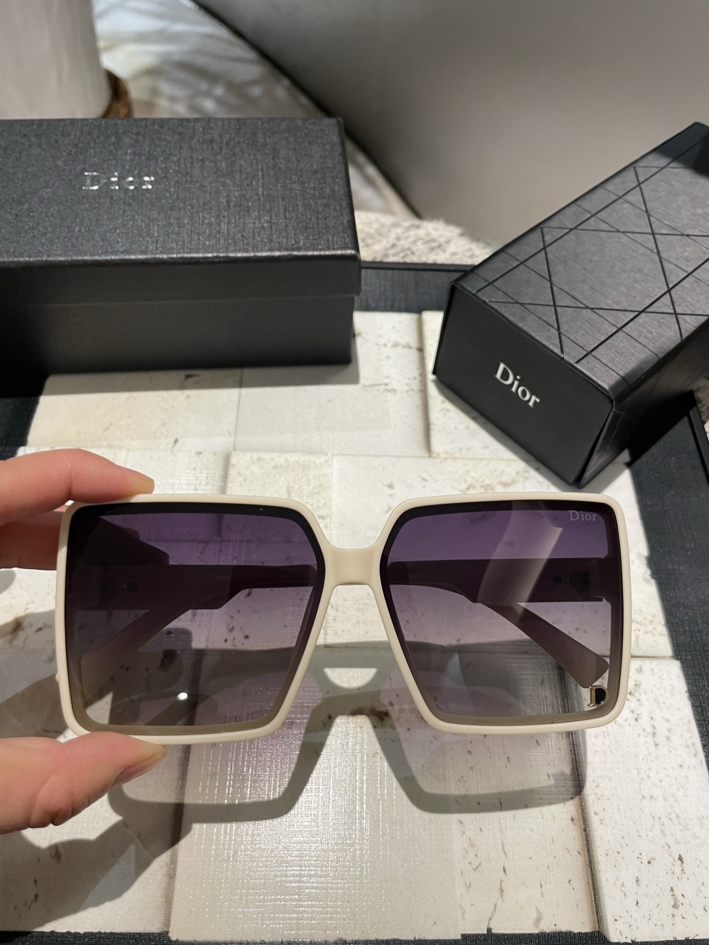 PDior💌宝丽来树脂偏光镜😎新款小香太阳镜减轻强光负担🥰遮挡有害光线防辐射😊出行旅游搭配衣服必备品🌸开