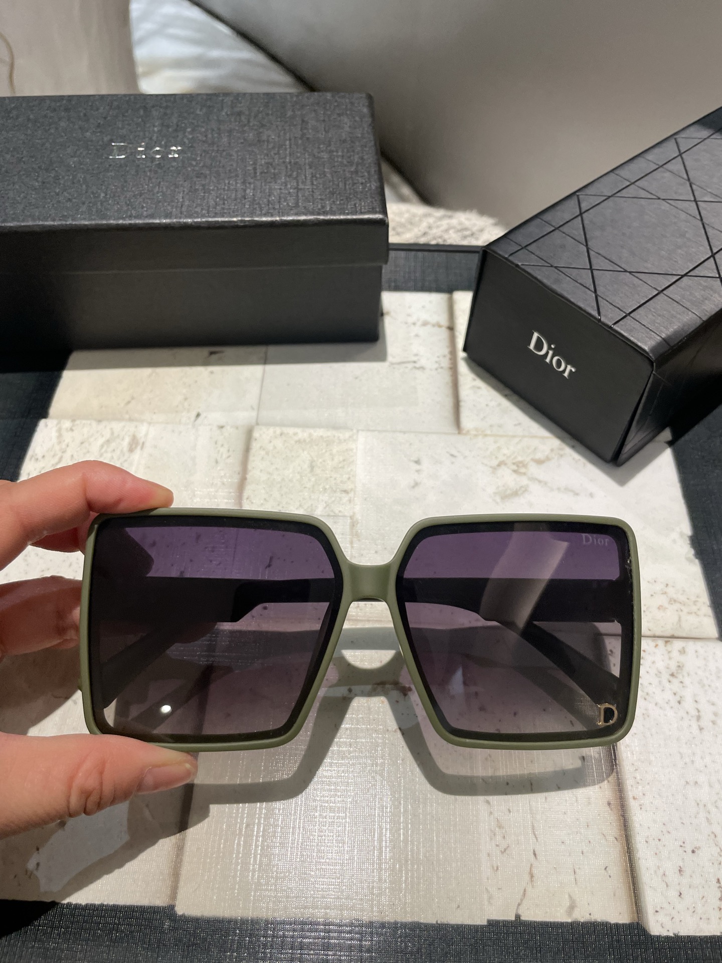 PDior💌宝丽来树脂偏光镜😎新款小香太阳镜减轻强光负担🥰遮挡有害光线防辐射😊出行旅游搭配衣服必备品🌸开
