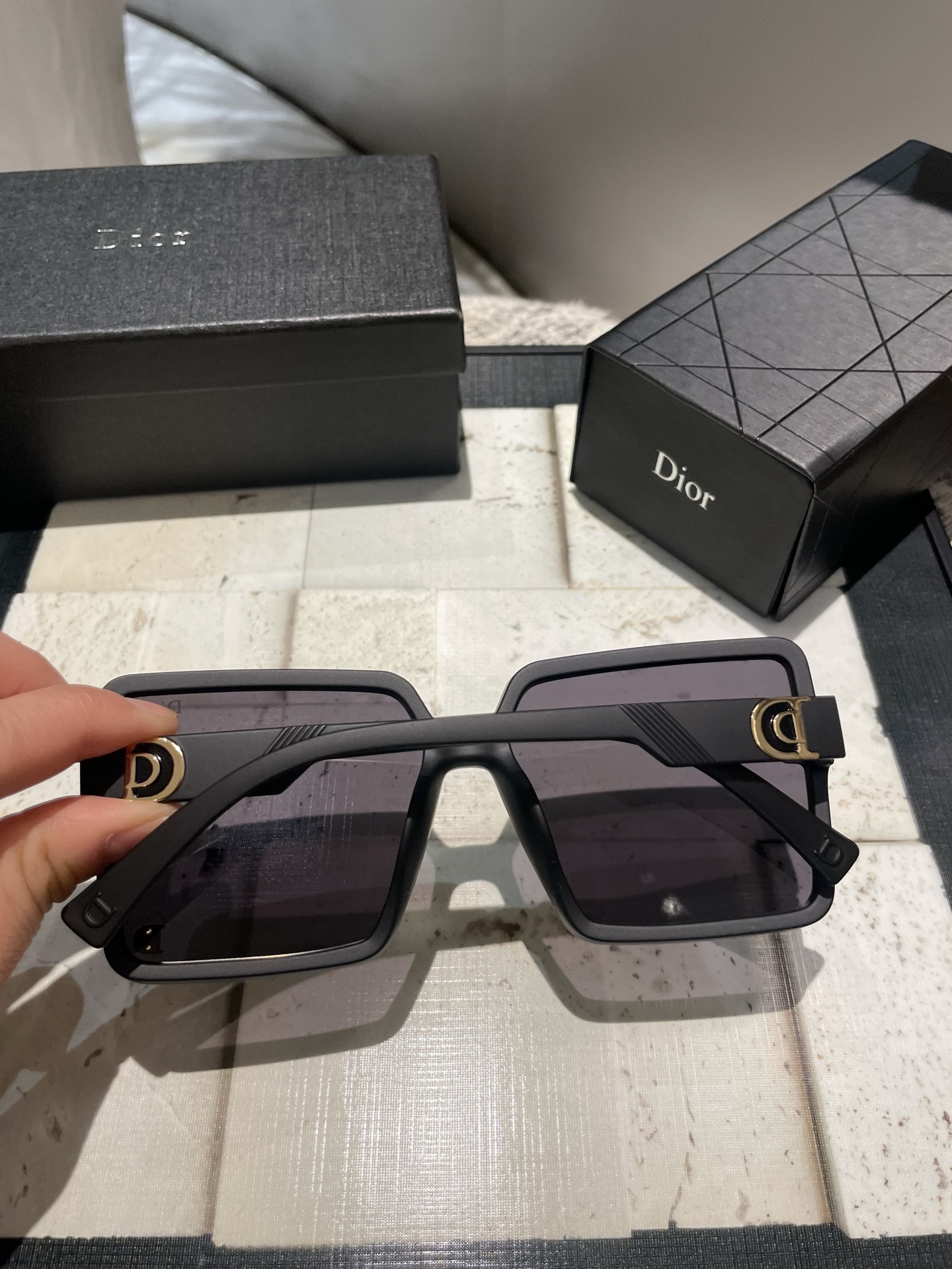 PDior💌宝丽来树脂偏光镜😎新款小香太阳镜减轻强光负担🥰遮挡有害光线防辐射😊出行旅游搭配衣服必备品🌸开