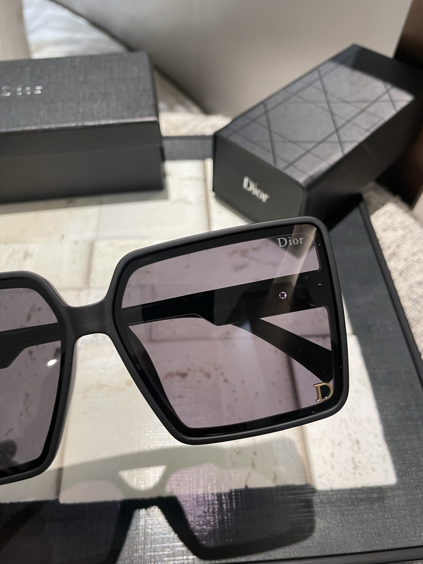 PDior💌宝丽来树脂偏光镜😎新款小香太阳镜减轻强光负担🥰遮挡有害光线防辐射😊出行旅游搭配衣服必备品🌸开