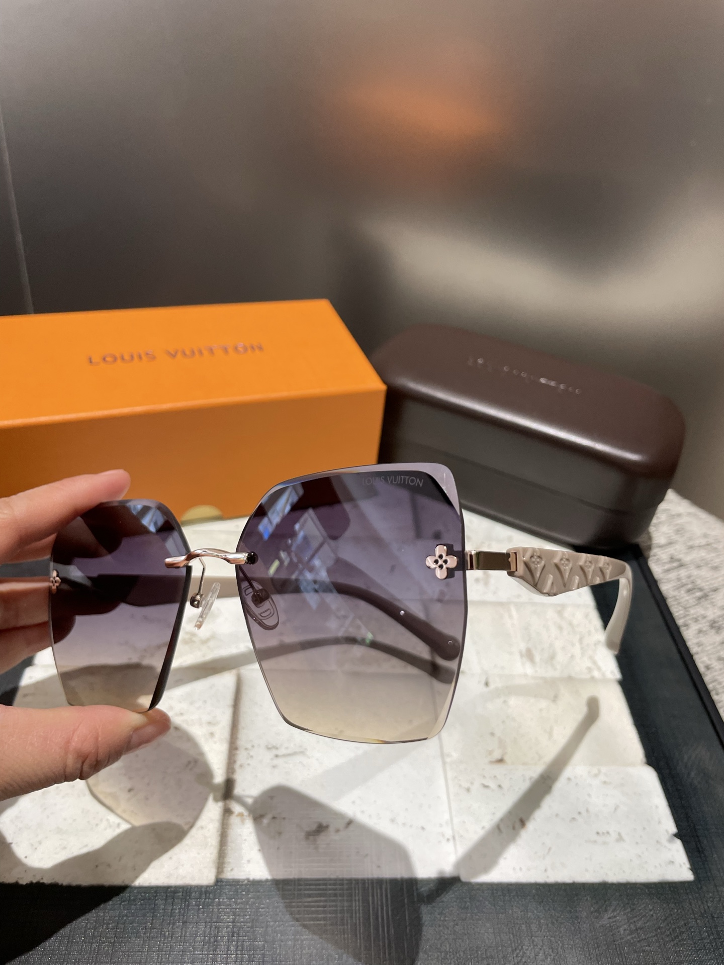 PLV女士墨镜🕶️ 经典四叶草元素🎉复古风 直播款（6128）
