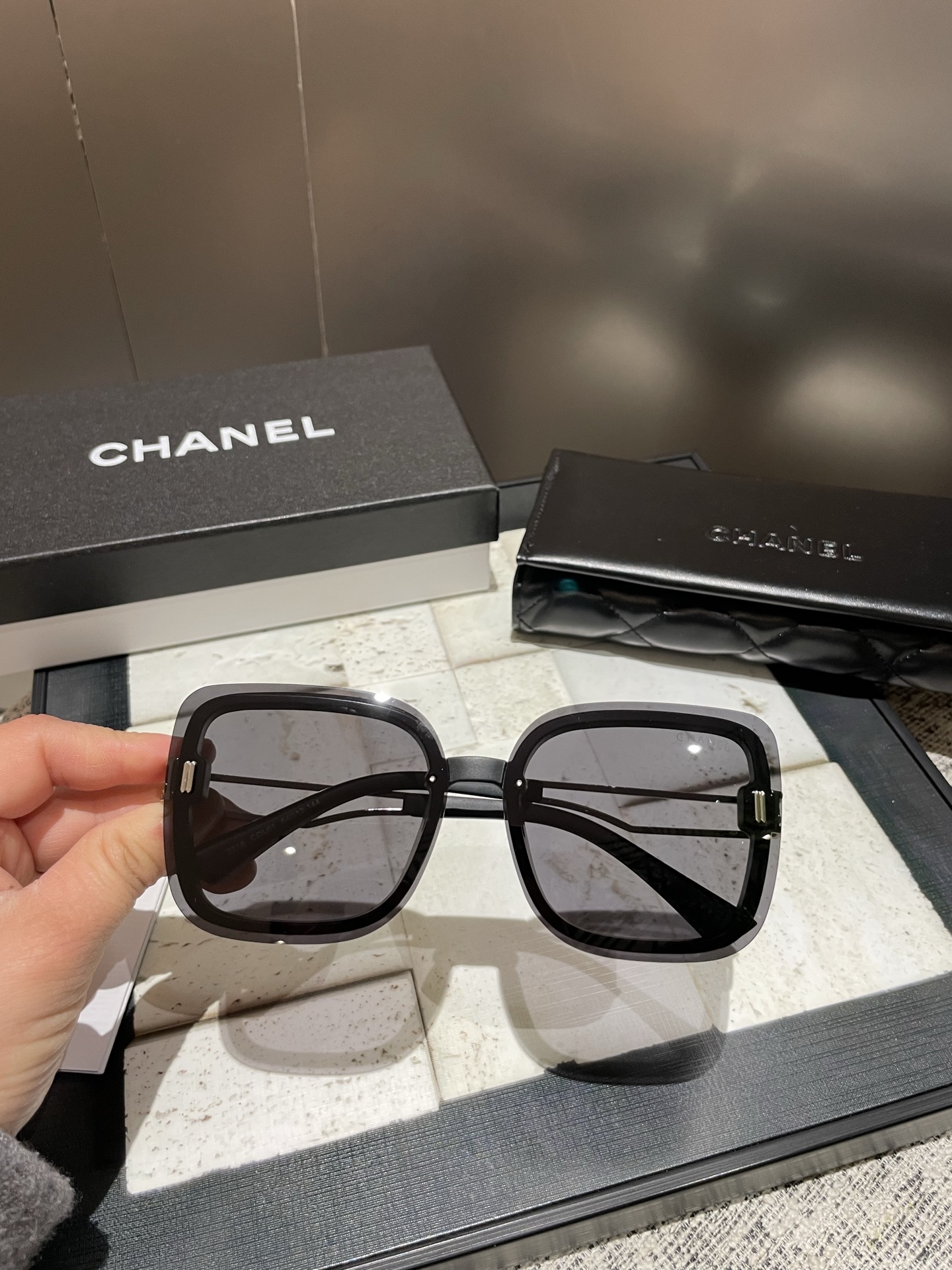 P高清尼龙偏光太阳镜🕶️
2025新款！新款出货！新款出货！
型号：2218#
描述：女士高清加厚偏光太