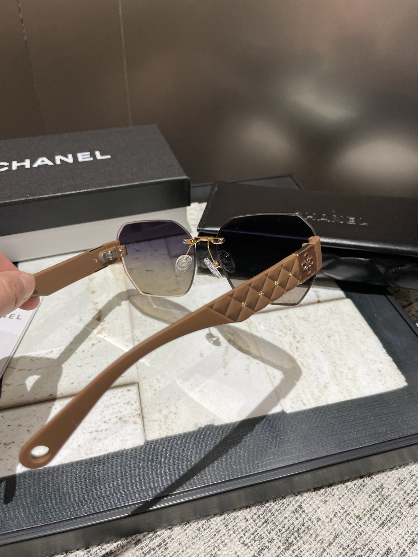 P高清香奈儿尼龙偏光太阳镜🕶️
2025新款！新款出货！新款出货！
型号：3309
描述：女士高清加厚偏