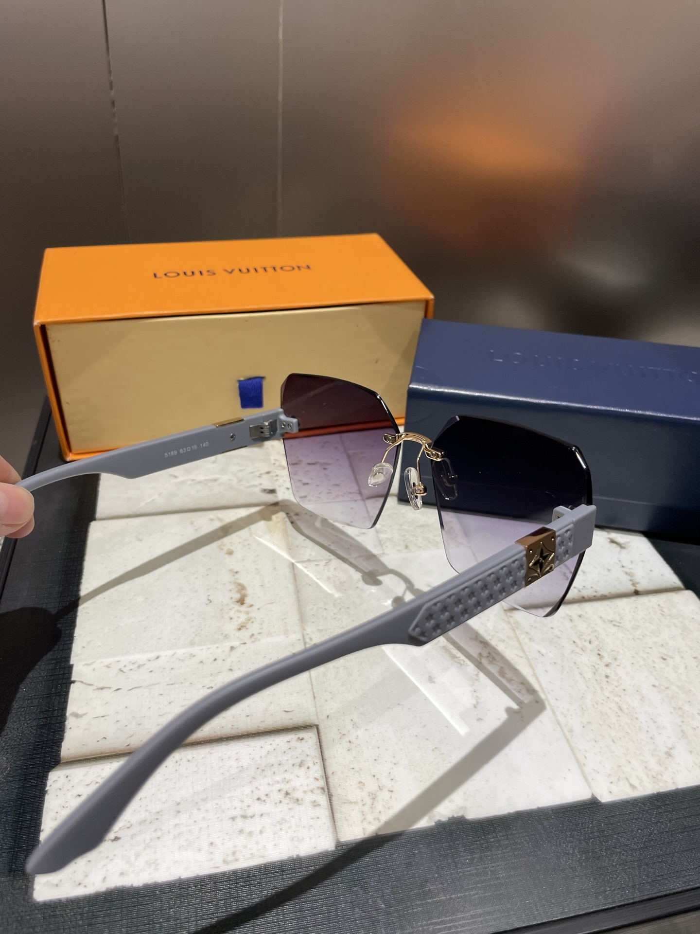 PLV女士偏光墨镜🕶️ 经典四叶草元素🎉复古风 直播款💗💗💗5189