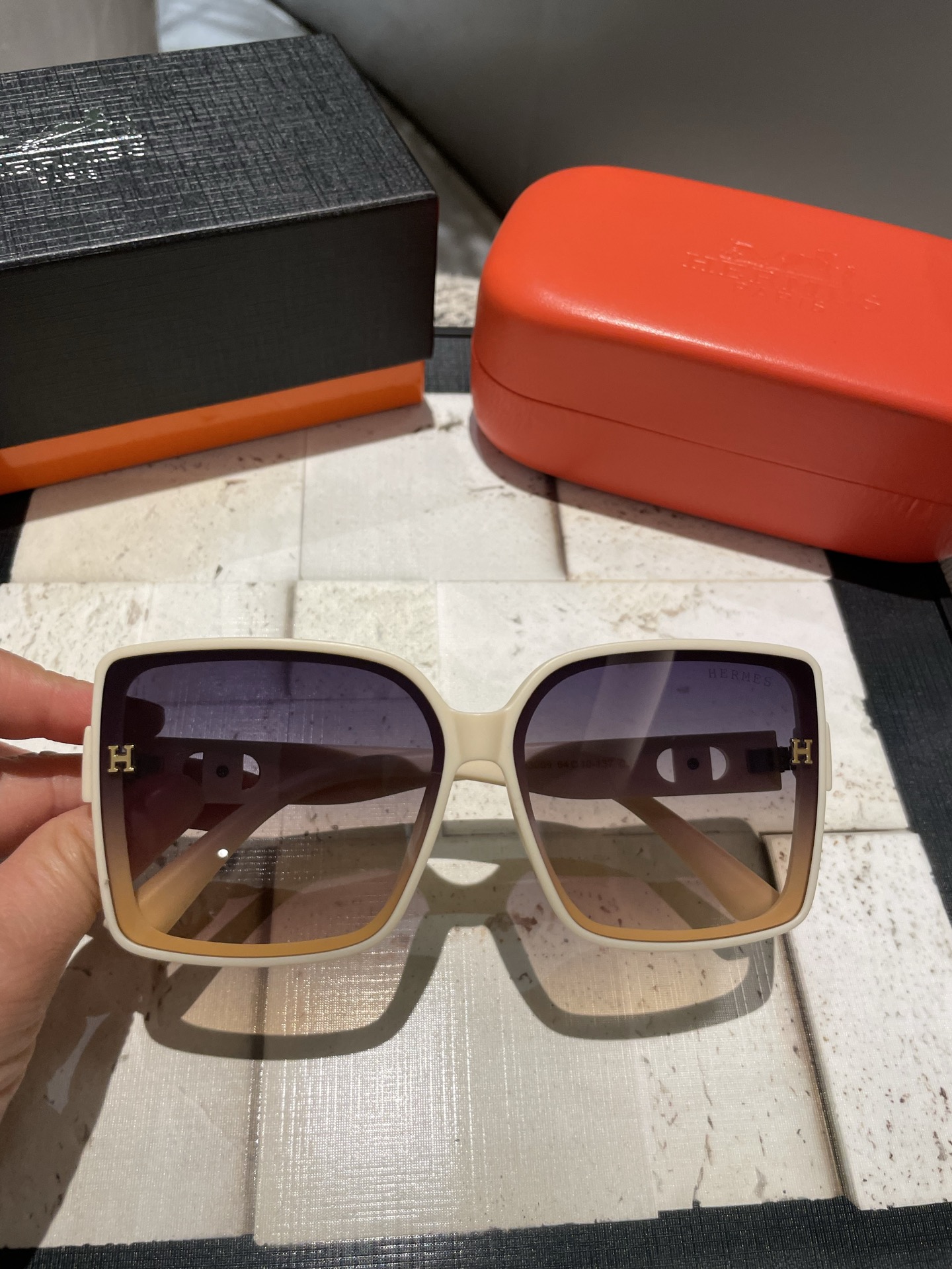 NO:251320,Hermes women's polarized sunglasses, classic elements retro style, live fashion and versatile 3009 glasses, sunglasses, glasses, hermes19860909爱马仕女士偏光墨镜 经典元素复古风 直播款时尚百搭3009眼镜墨镜太阳镜,眼镜,hermes,glasses