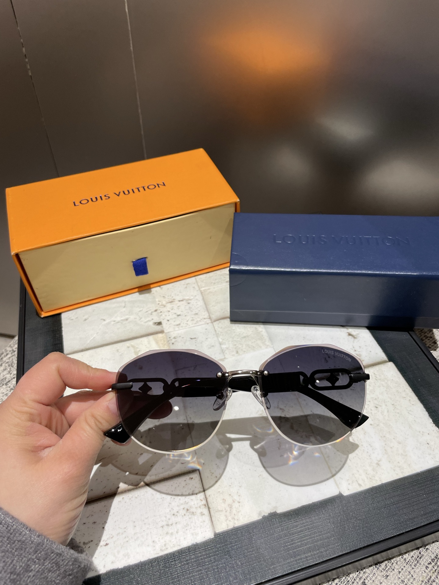 P高清L家尼龙偏光太阳镜🕶️
2025新款！新款出货！新款出货！
描述：女士高清加厚偏光太阳镜🕶️ 🎉高