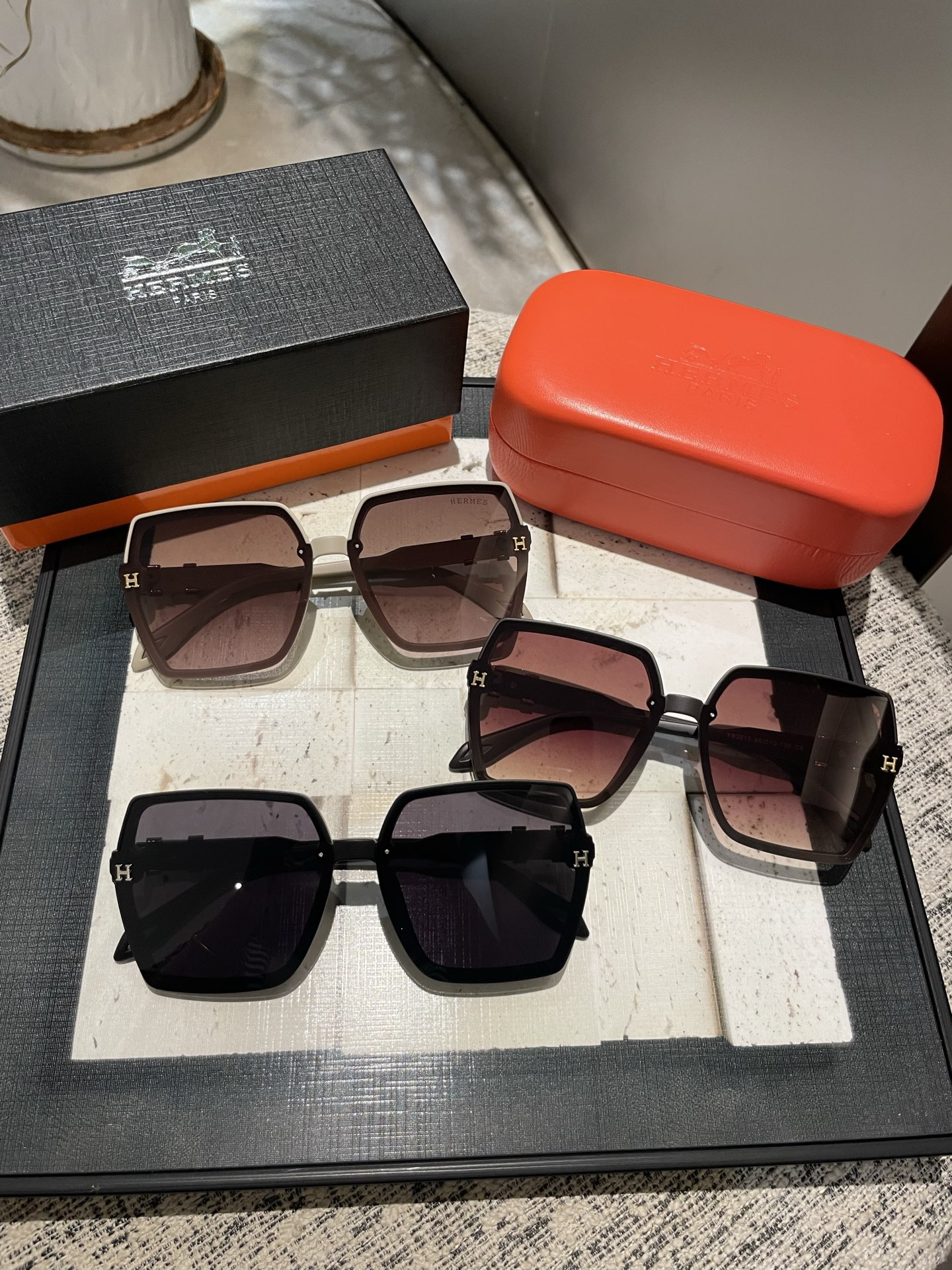 P爱马仕💌宝丽来树脂偏光镜😎新款小香太阳镜减轻强光负担🥰遮挡有害光线防辐射😊出行旅游搭配衣服必备品🌸开车