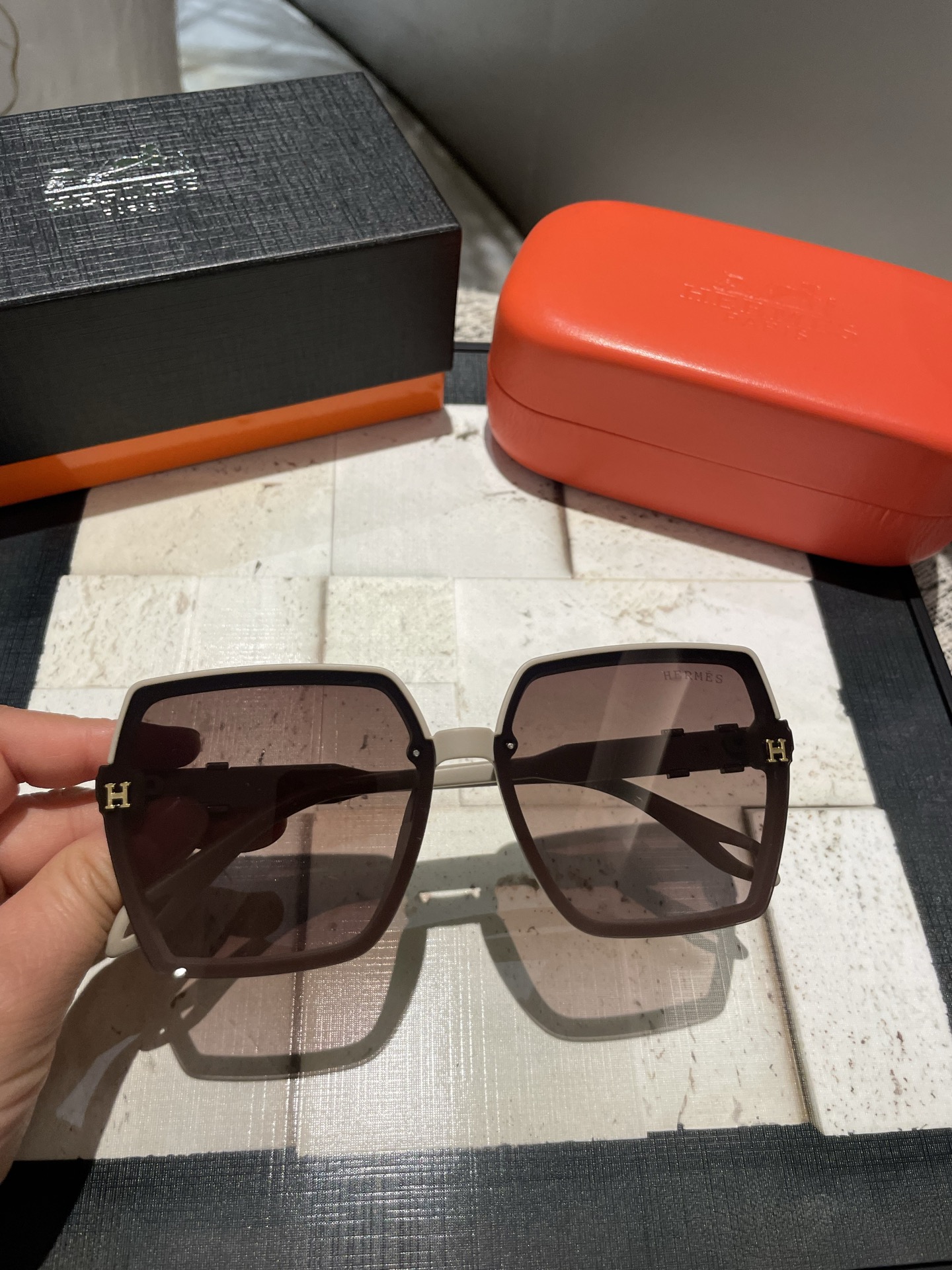 P爱马仕💌宝丽来树脂偏光镜😎新款小香太阳镜减轻强光负担🥰遮挡有害光线防辐射😊出行旅游搭配衣服必备品🌸开车