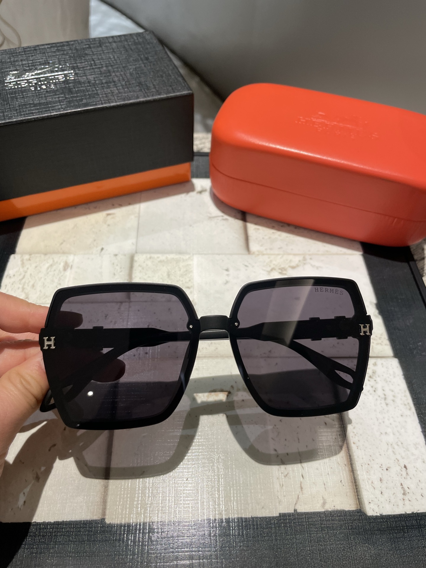 P爱马仕💌宝丽来树脂偏光镜😎新款小香太阳镜减轻强光负担🥰遮挡有害光线防辐射😊出行旅游搭配衣服必备品🌸开车