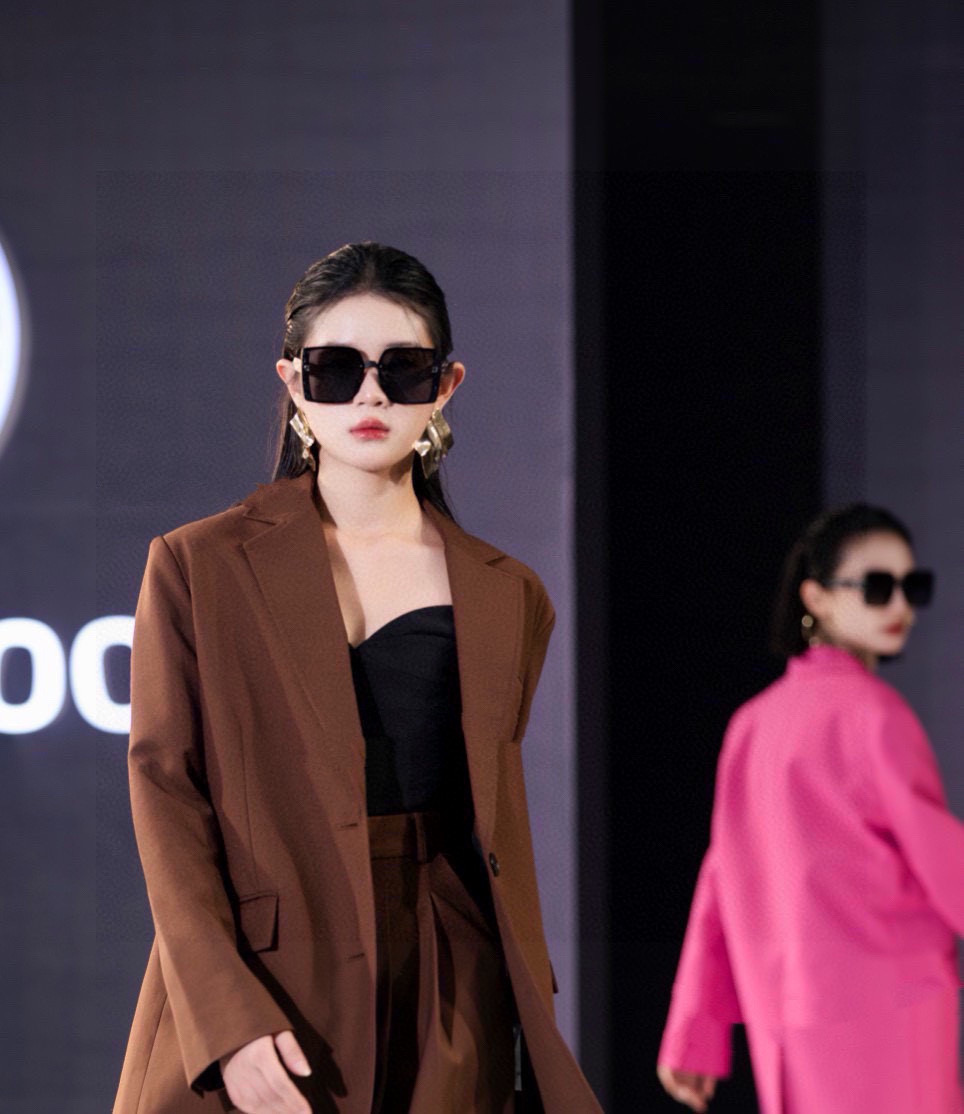 NO:360103,Dior Polaroid resin polarizer new small fragrance sunglasses reduce the burden of strong light blocking harmful light and prevent radiation travel and travel matching clothes can also be used when driving. Brand concept - popular fleeting, style forever 2905 glasses sunglasses, glasses, dior19860909Dior宝丽来树脂偏光镜新款小香太阳镜减轻强光负担遮挡有害光线防辐射出行旅游搭配衣服必备品开车也可以用哦品牌理念-流行稍纵即逝,风格永存2905眼镜墨镜太阳镜,眼镜,dior,glasses