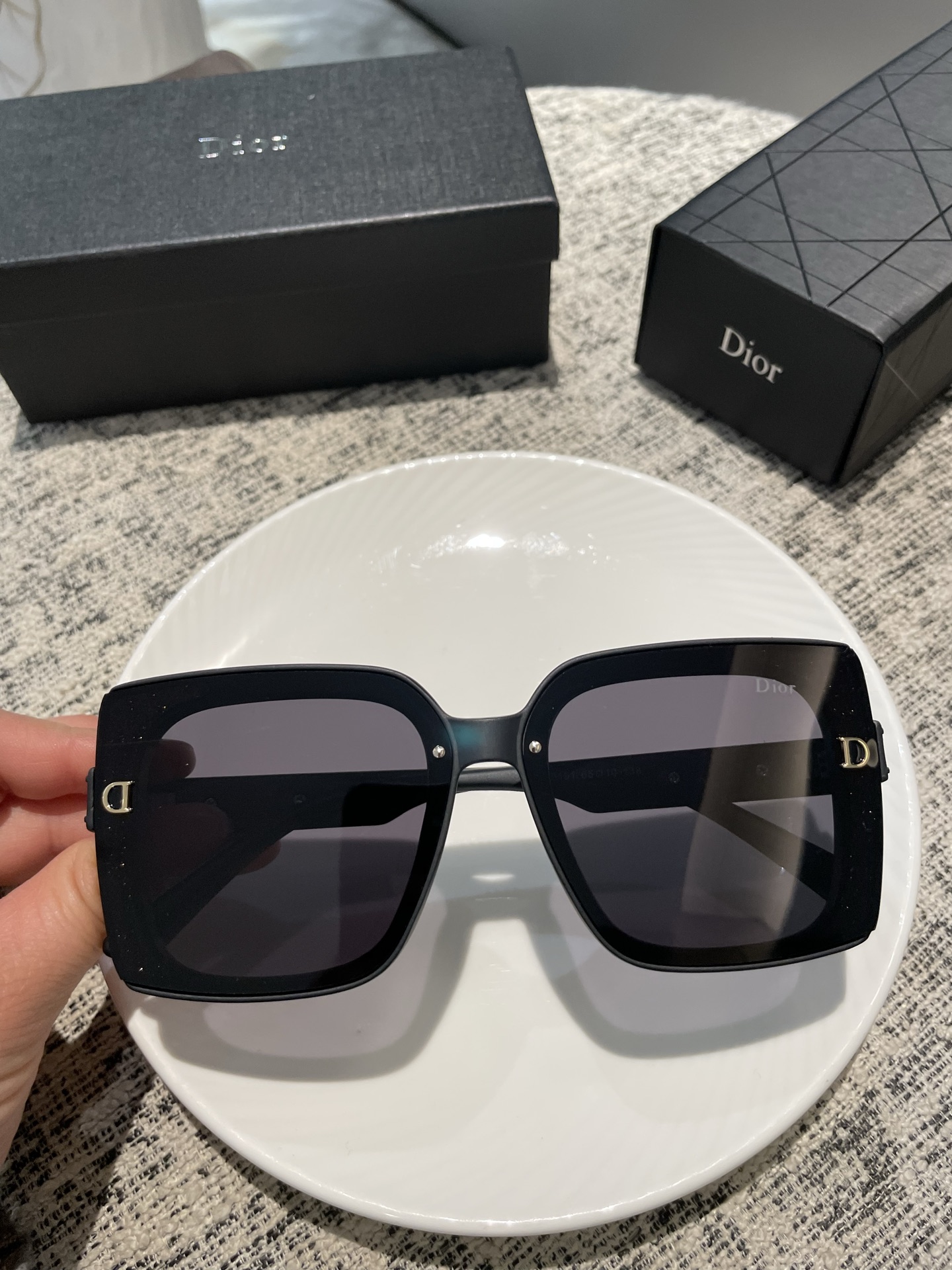 NO:360137,HD Dior nylon polarized sunglasses 2025 new model!  New models shipped!  New style shipment Description Ladies HD thickened polarized sunglasses High-quality metal TR-90 frames Fashionable and versatile!  New models shipped!  glasses sunglasses sunglasses, glasses, dior19860909高清Dior尼龙偏光太阳镜 2025新款！新款出货！新款出货 描述女士高清加厚偏光太阳镜 高品质金属TR-90镜框 时尚百搭！新款出货！眼镜墨镜太阳镜,眼镜,dior,glasses