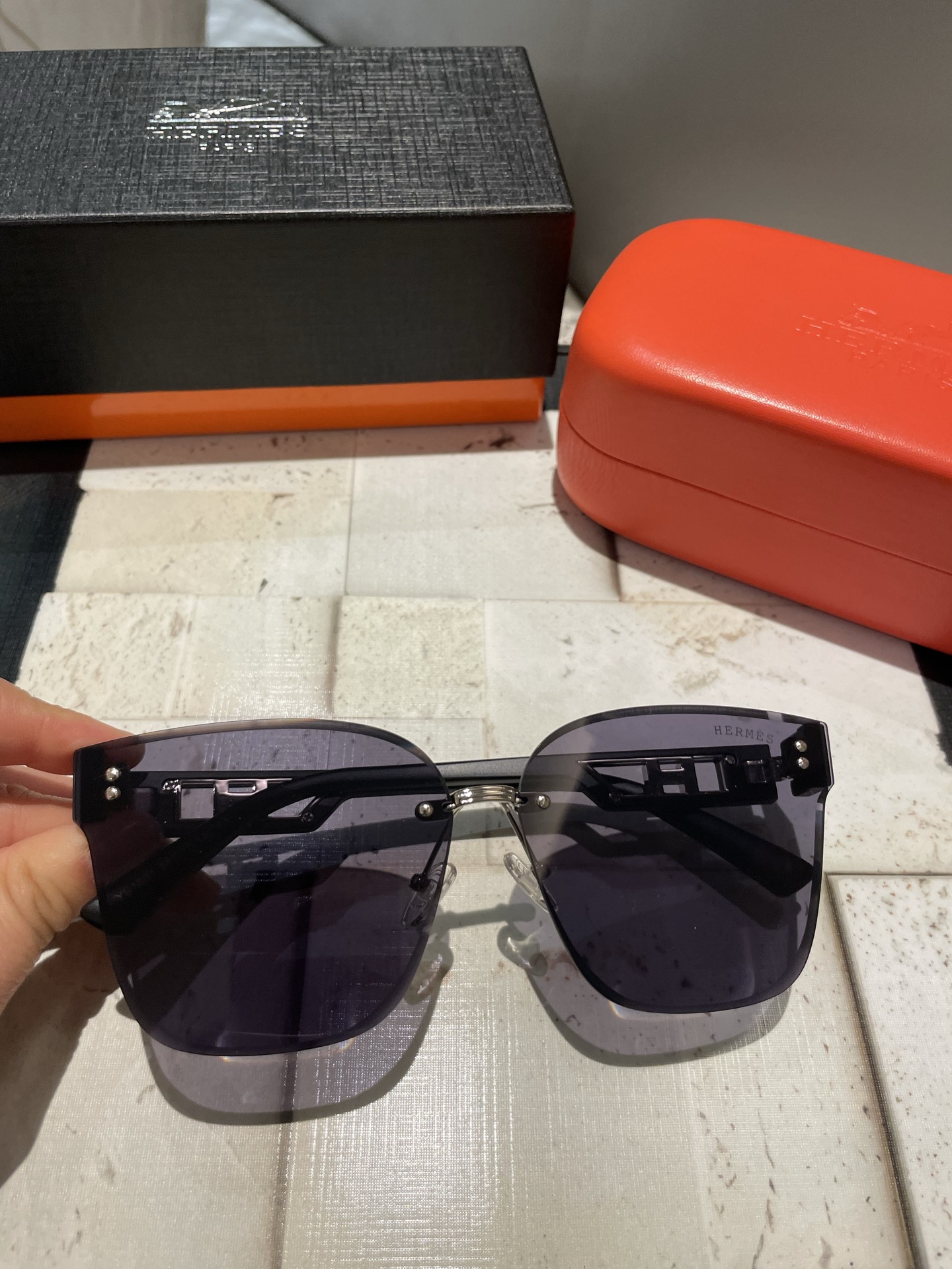 NO:251319,Hermes. [Polaroid resin polarized lenses] 2025 new sunglasses reduce the burden of strong light, block harmful light and prevent radiation. They are essential for matching clothes when traveling and traveling, and you can also use them when driving!  Lead the new concept of fashion and don't let the sun disturb your interest. Fashion is essential 1001 glasses sunglasses sunglasses, glasses, hermes19860909爱马仕.【宝丽来树脂偏光镜片】2025新款太阳镜减轻强光负担,遮挡有害光线防辐射,出行旅游搭配衣服必备品,开车也可以用哦！引领时尚新概念,不让阳光打扰你的兴致.时尚必不可少1001眼镜墨镜太阳镜,眼镜,hermes,glasses