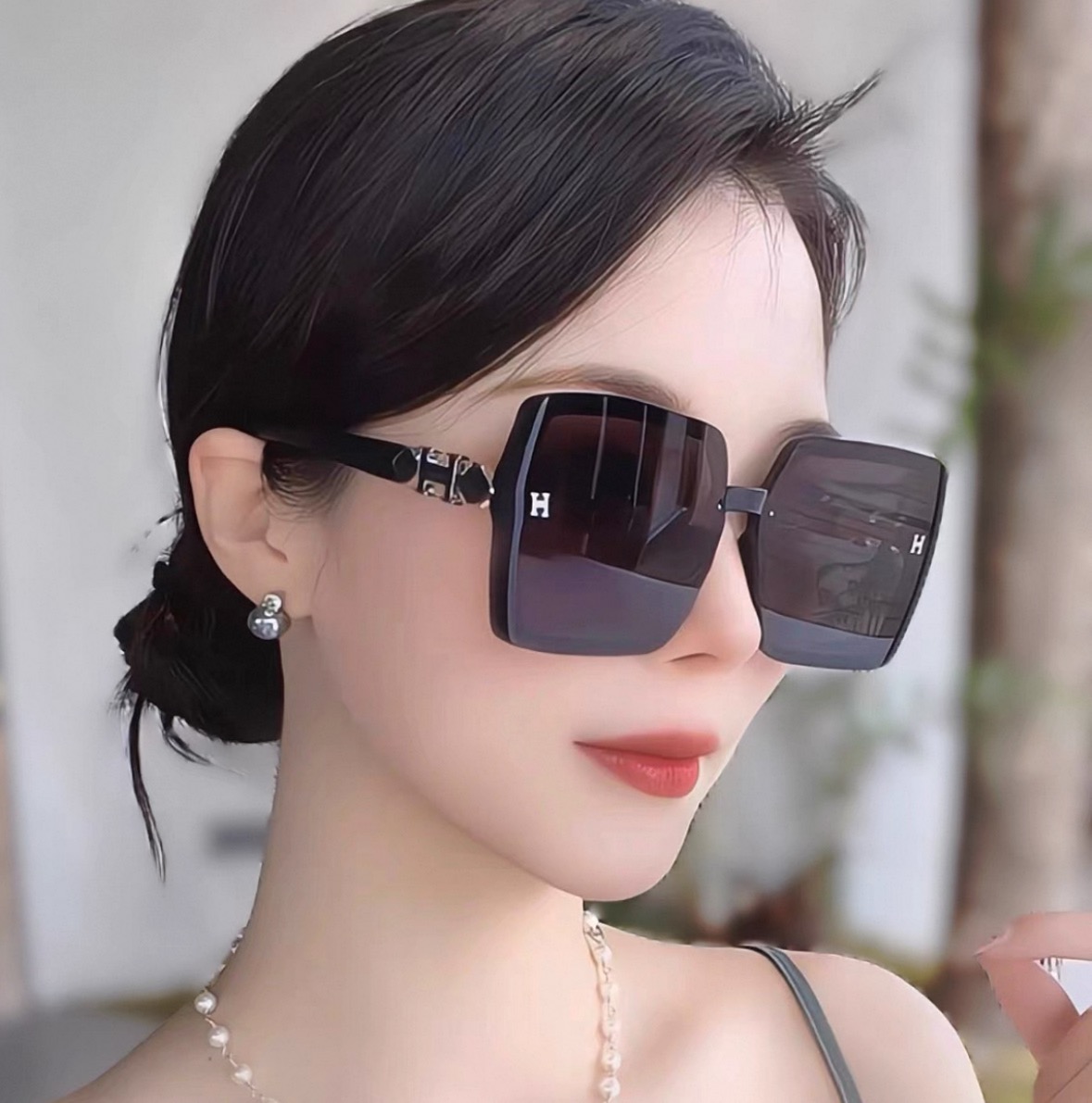 NO:256477,Hermes [Polarized Series] 2025 new polarized sunglasses with many styles. Classic square frame design, not picky about face shape, it shows its temperament whether it is matched with a coat or a dress. Polarized lenses prevent ultraviolet rays with 3011 glasses sunglasses, glasses, hermes, skirts19860909爱马仕【偏光系列】 2025新款偏光太阳镜 款式多 . 经典的方框设计,不挑脸型,无论搭配大衣还是连衣裙都非常显气质 偏光镜片预防紫外线配3011眼镜墨镜太阳镜,眼镜,hermes,skirts,glasses