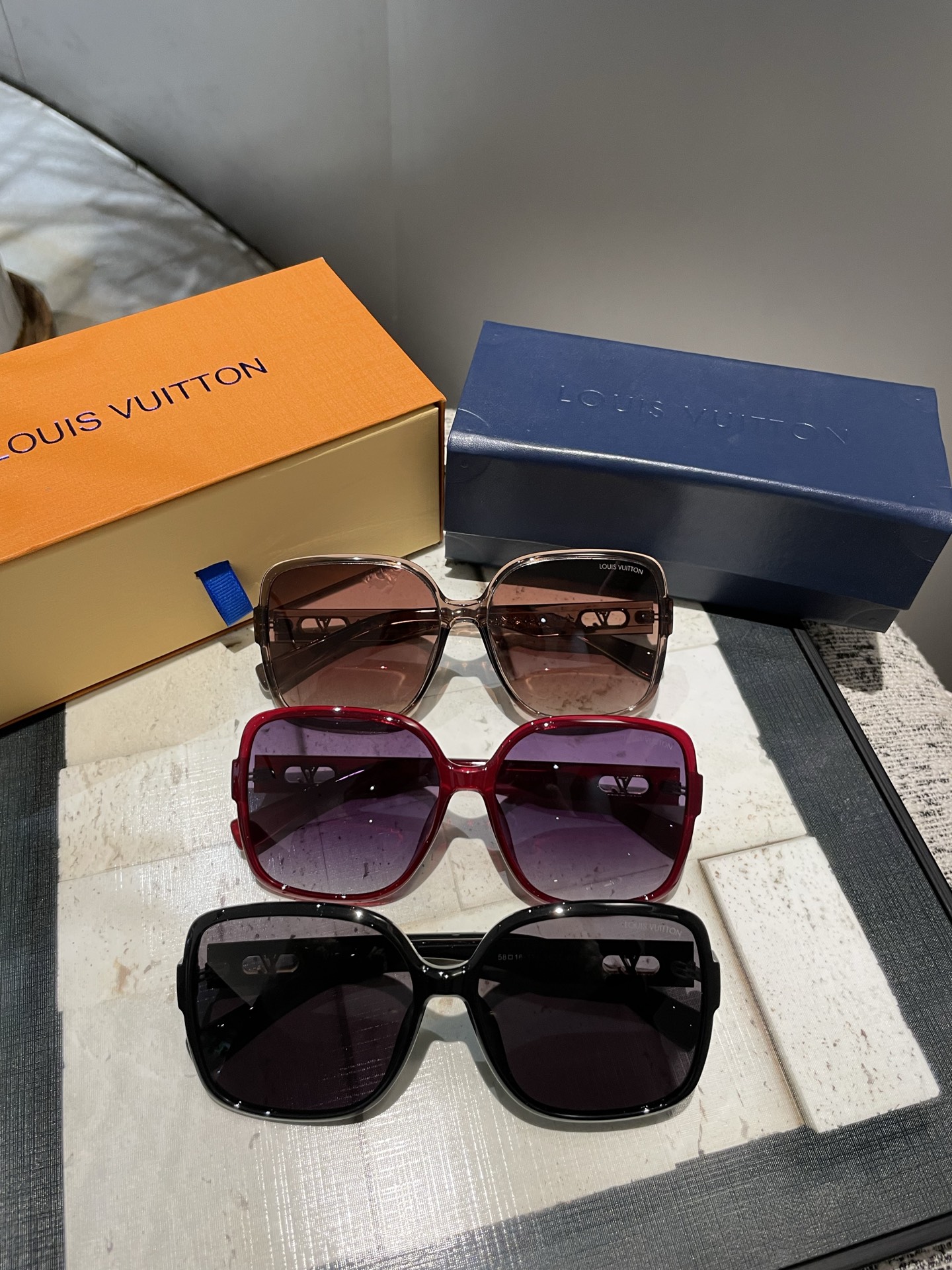 PLV女士偏光墨镜🕶️ 经典四叶草浮雕元素🎉复古风 修脸神器（2507）