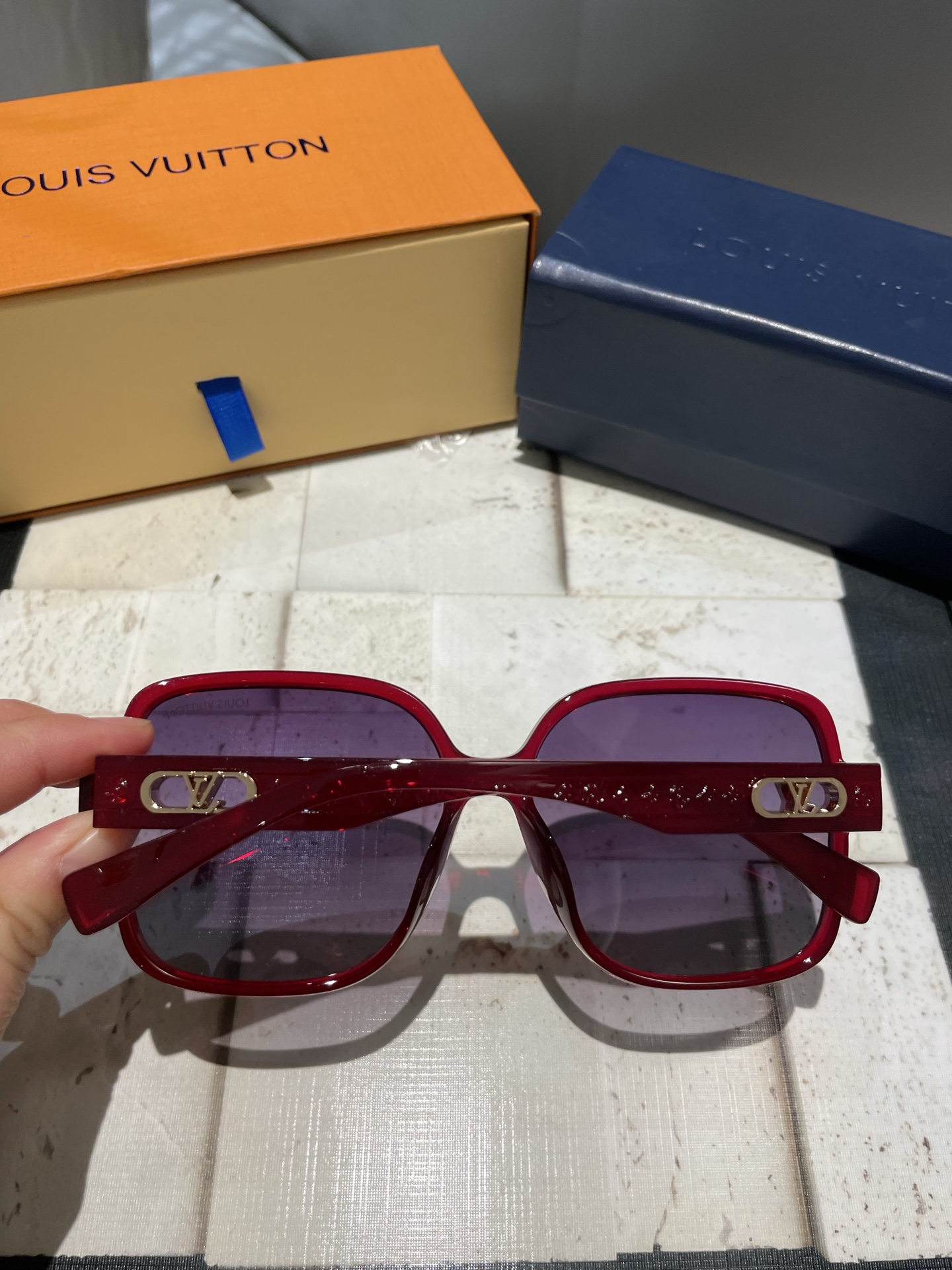 PLV女士偏光墨镜🕶️ 经典四叶草浮雕元素🎉复古风 修脸神器（2507）