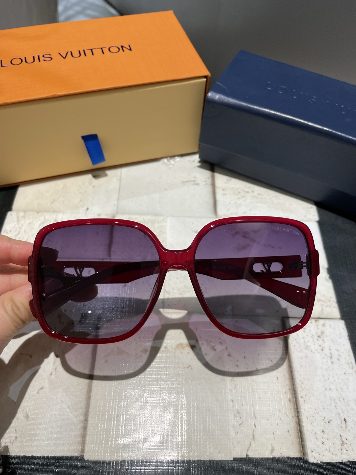 PLV女士偏光墨镜🕶️ 经典四叶草浮雕元素🎉复古风 修脸神器（2507）