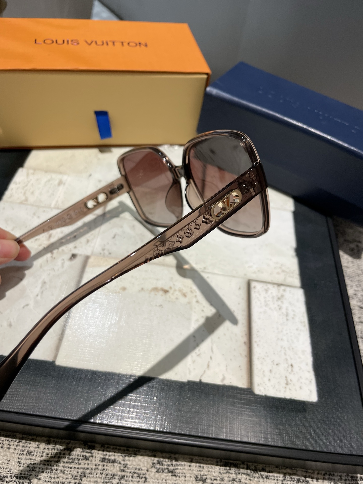 PLV女士偏光墨镜🕶️ 经典四叶草浮雕元素🎉复古风 修脸神器（2507）
