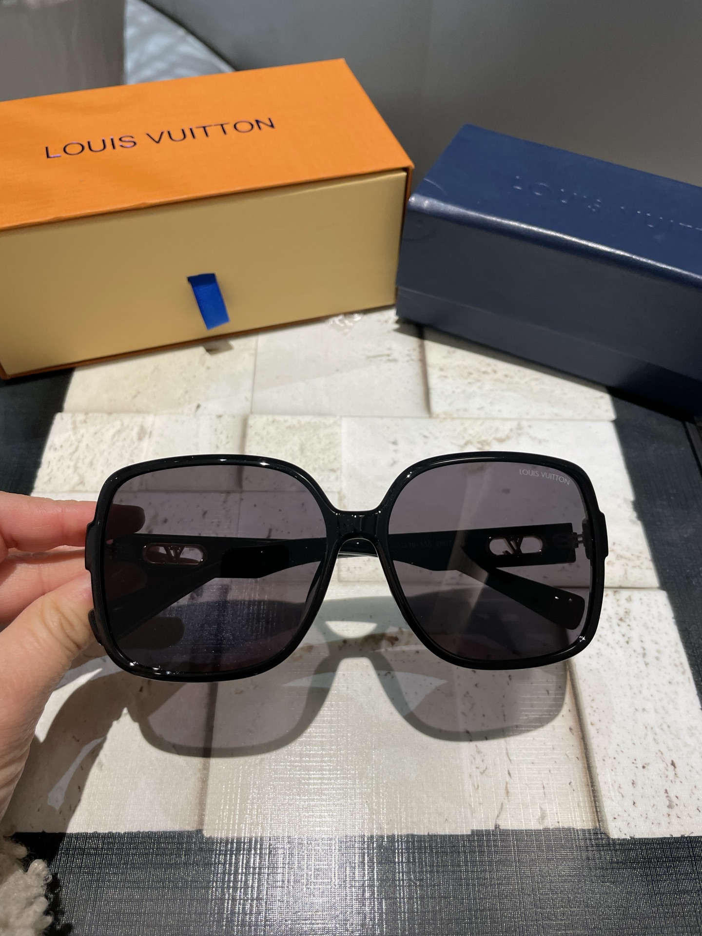 PLV女士偏光墨镜🕶️ 经典四叶草浮雕元素🎉复古风 修脸神器（2507）