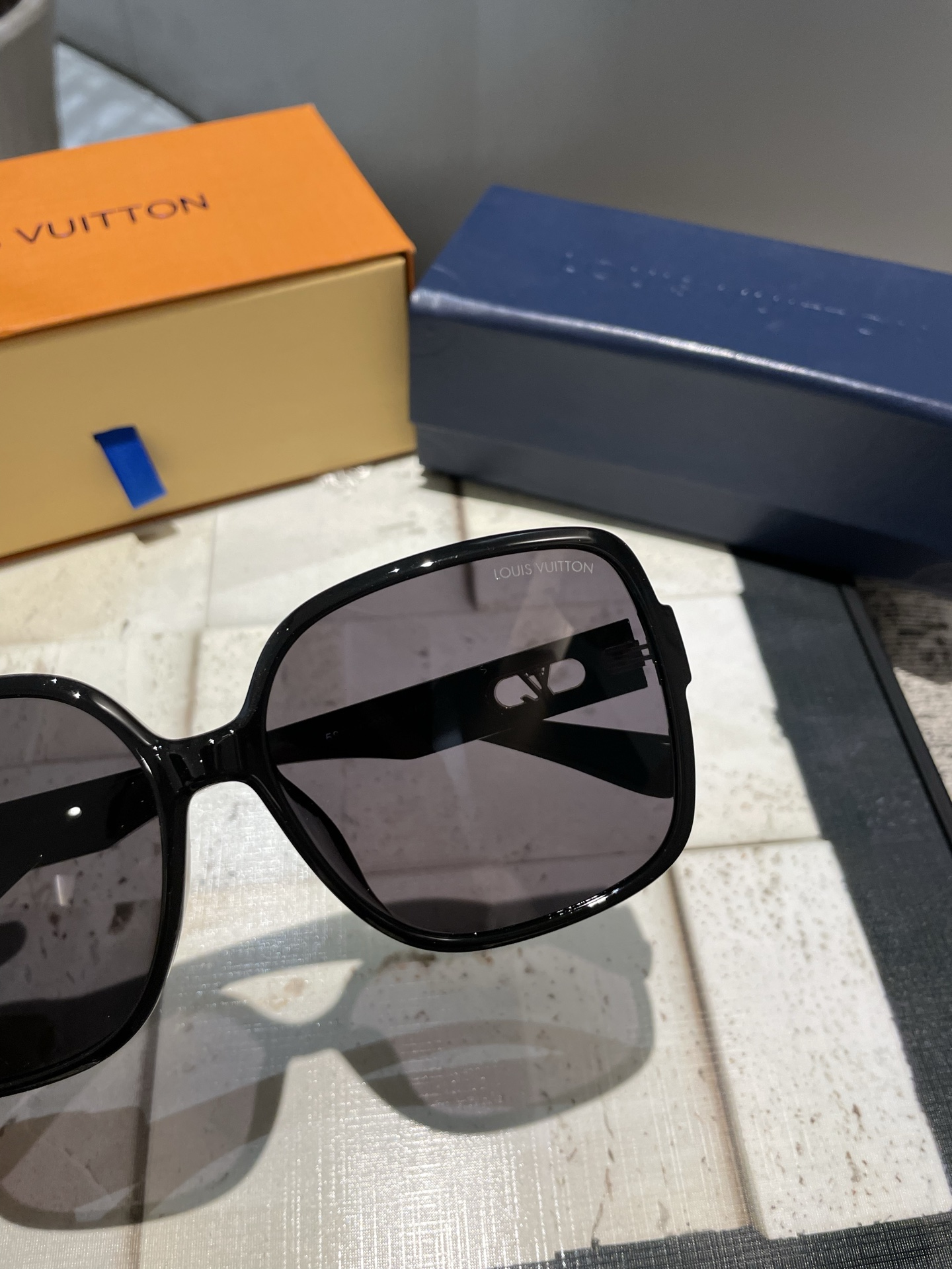 PLV女士偏光墨镜🕶️ 经典四叶草浮雕元素🎉复古风 修脸神器（2507）