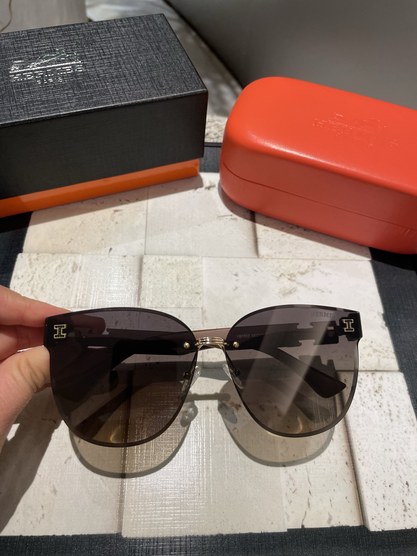 NO:257166,Hermes women's sunglasses, HD nylon lenses, facial slimming and fashionable style, Internet celebrity live broadcast hot glasses, sunglasses, glasses, hermes19860909爱马仕家女士墨镜 高清尼龙镜片 修颜瘦脸时尚风 网红直播爆款眼镜墨镜太阳镜,眼镜,hermes,glasses
