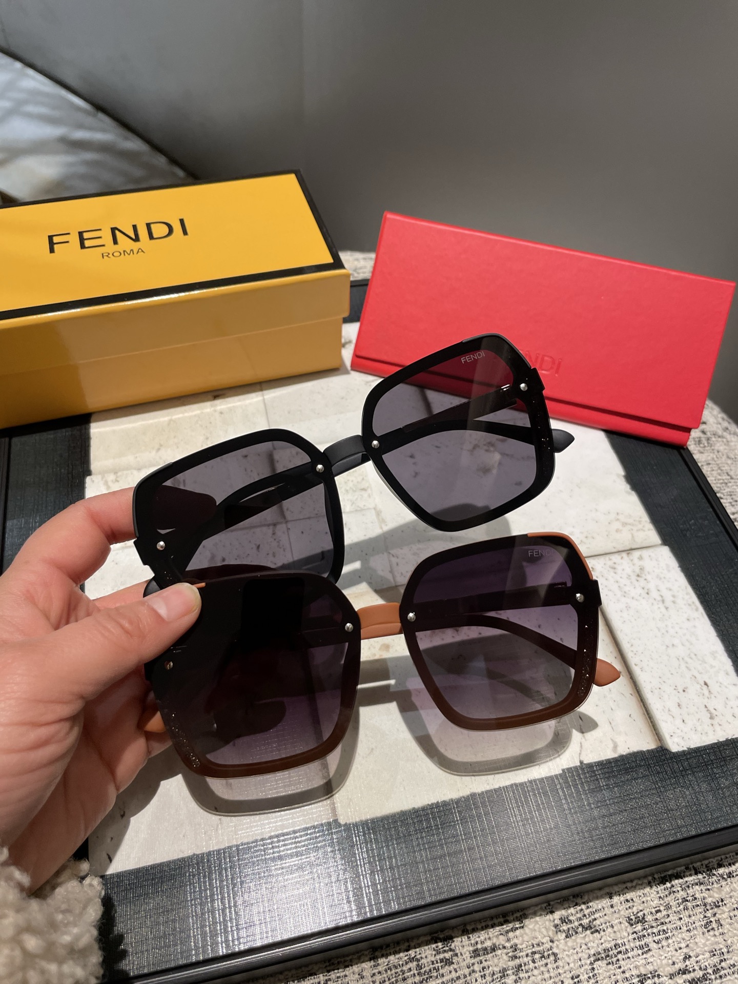 NO:360152,Fendi's latest polarized metal women's sunglasses, material Polaroid high-definition polarized lenses, craft foot wires are very atmospheric, vacuum coating, essential for summer travel. 7115 glasses sunglasses, sunglasses, glasses, fendi19860909Fendi最新款偏光金属女士太阳镜 材质宝丽来高清偏光镜片,工艺脚丝非常大气,真空镀膜,夏日出行必备款.7115眼镜墨镜太阳镜,眼镜,fendi,glasses