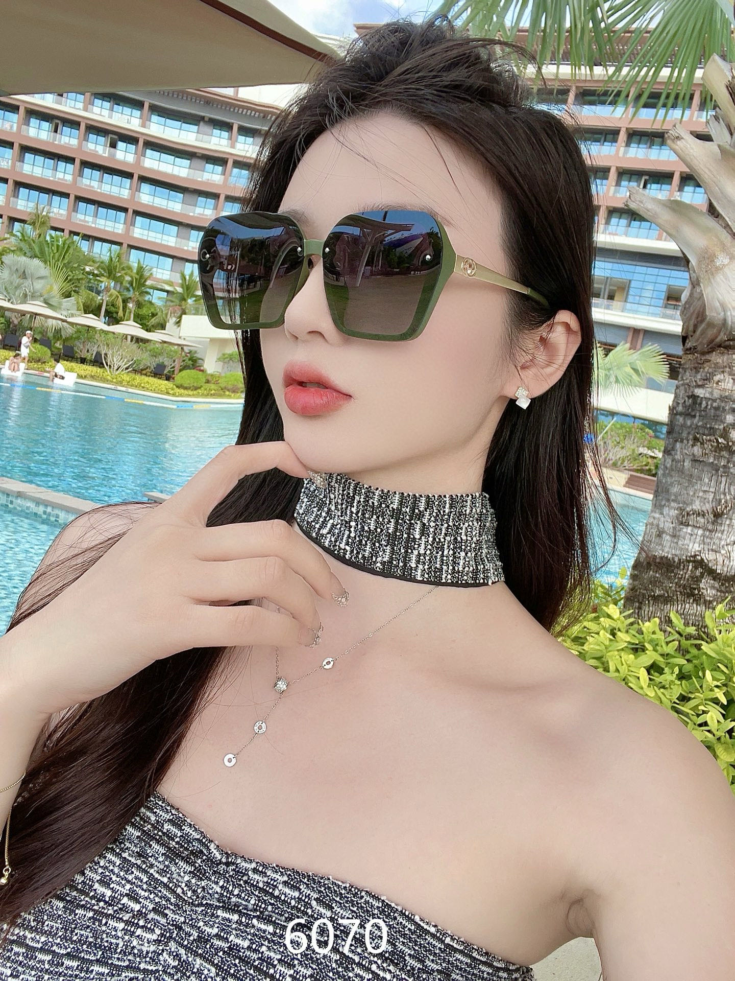 NO:257159,Gucci [Polarized Series] 2025 new polarized sunglasses with many styles. Classic square frame design, not picky about face shape, it shows its temperament whether it is matched with a coat or a dress. Polarized lenses prevent ultraviolet rays with 6070 glasses sunglasses, glasses, gucci, skirts19860909Gucci【偏光系列】 2025新款偏光太阳镜 款式多 . 经典的方框设计,不挑脸型,无论搭配大衣还是连衣裙都非常显气质 偏光镜片预防紫外线配6070眼镜墨镜太阳镜,眼镜,gucci,skirts,glasses