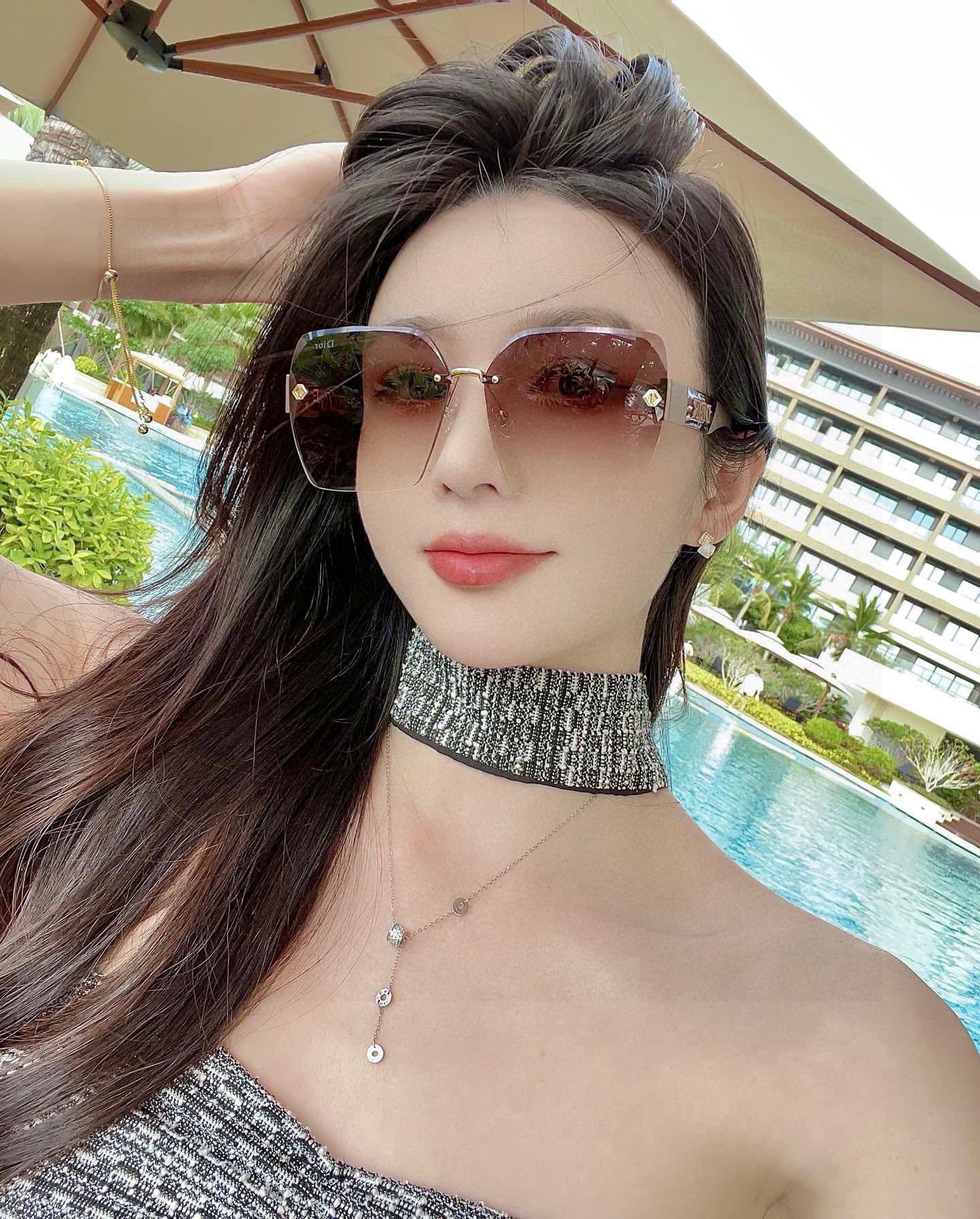 NO:358442,Dior【TR polarized series】 2025 new polarized sunglasses with many styles. Classic square frame design, not picky about face shape, it shows its temperament whether it is matched with a coat or a dress. Polarized lenses prevent ultraviolet rays with 6116 glasses sunglasses, glasses, dior, skirts19860909Dior【TR偏光系列】 2025新款偏光太阳镜 款式多 . 经典的方框设计,不挑脸型,无论搭配大衣还是连衣裙都非常显气质 偏光镜片预防紫外线配6116眼镜墨镜太阳镜,眼镜,dior,skirts,glasses