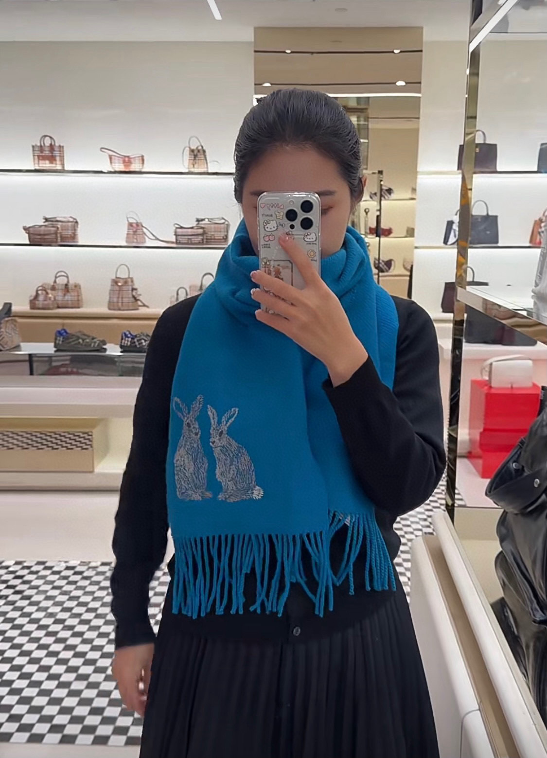 P羊绒♥️B家的英伦浪漫永远不会让你失望！热爱的童话世界，可以暂时逃离成人世界的纷扰与喧嚣，重拾那颗未泯