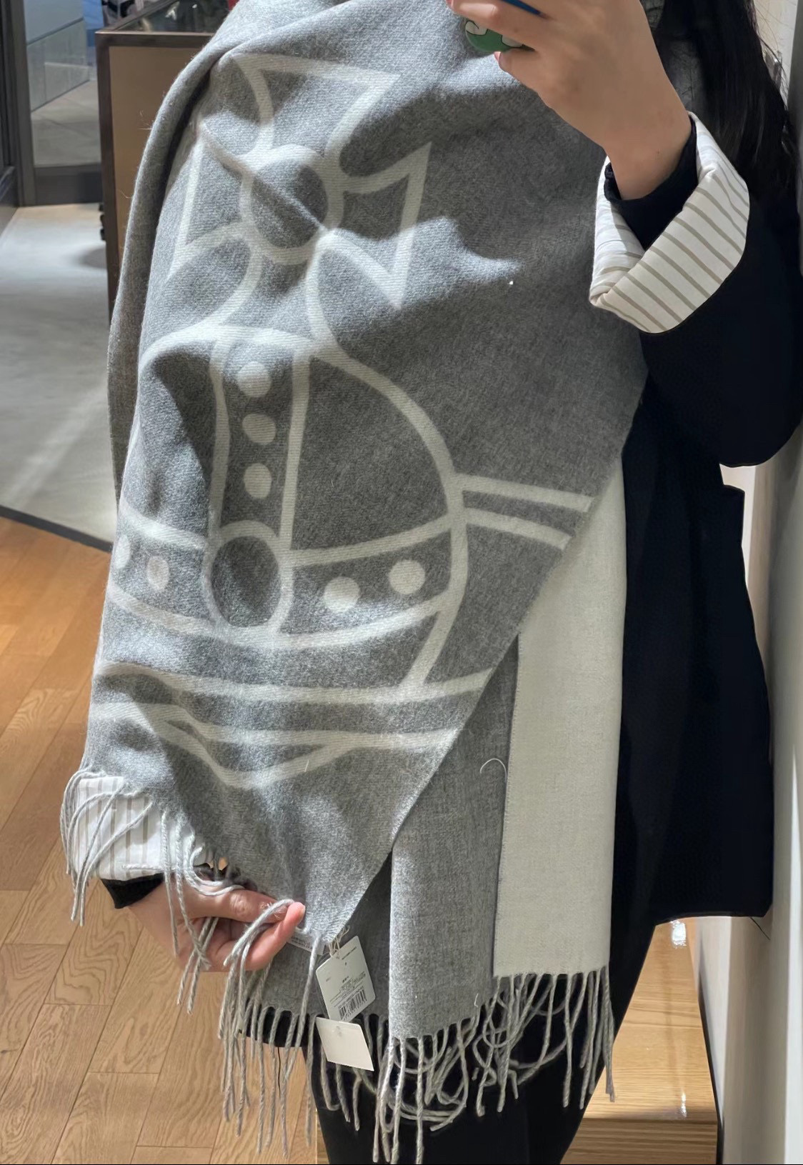 Vivienne Westwood 西太后超美新款双面围巾 推荐入手 质感好货 据说超难买哦 做工非常 很有分量