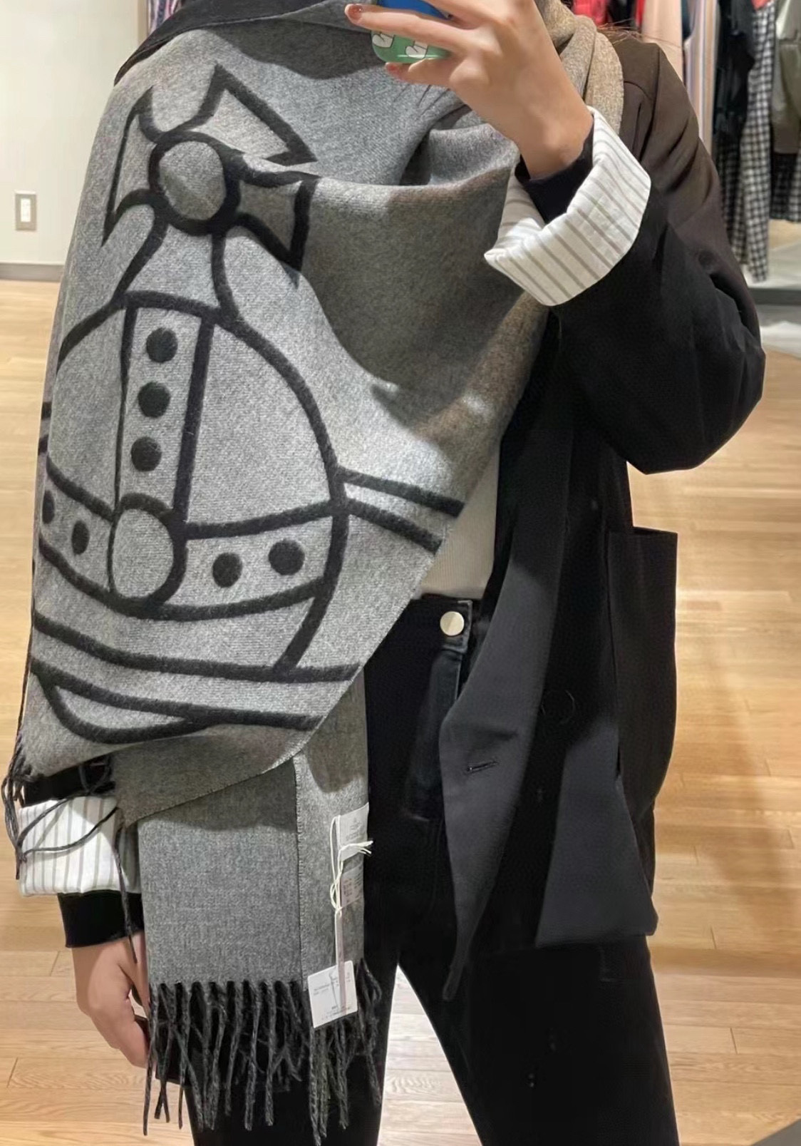 Vivienne Westwood 西太后超美新款双面围巾 推荐入手 质感好货 据说超难买哦 做工非常 很有分量